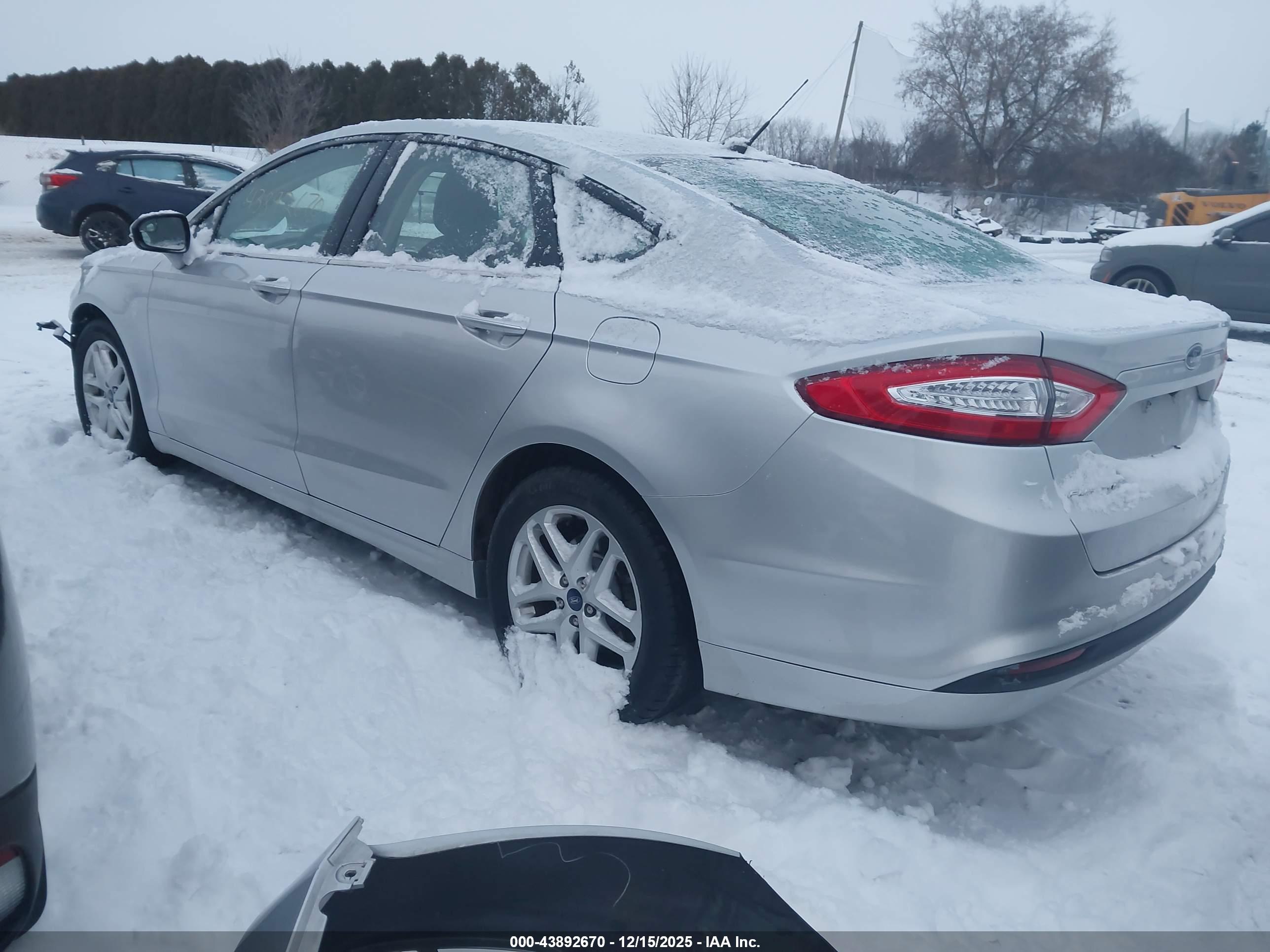 FORD FUSION image 3
