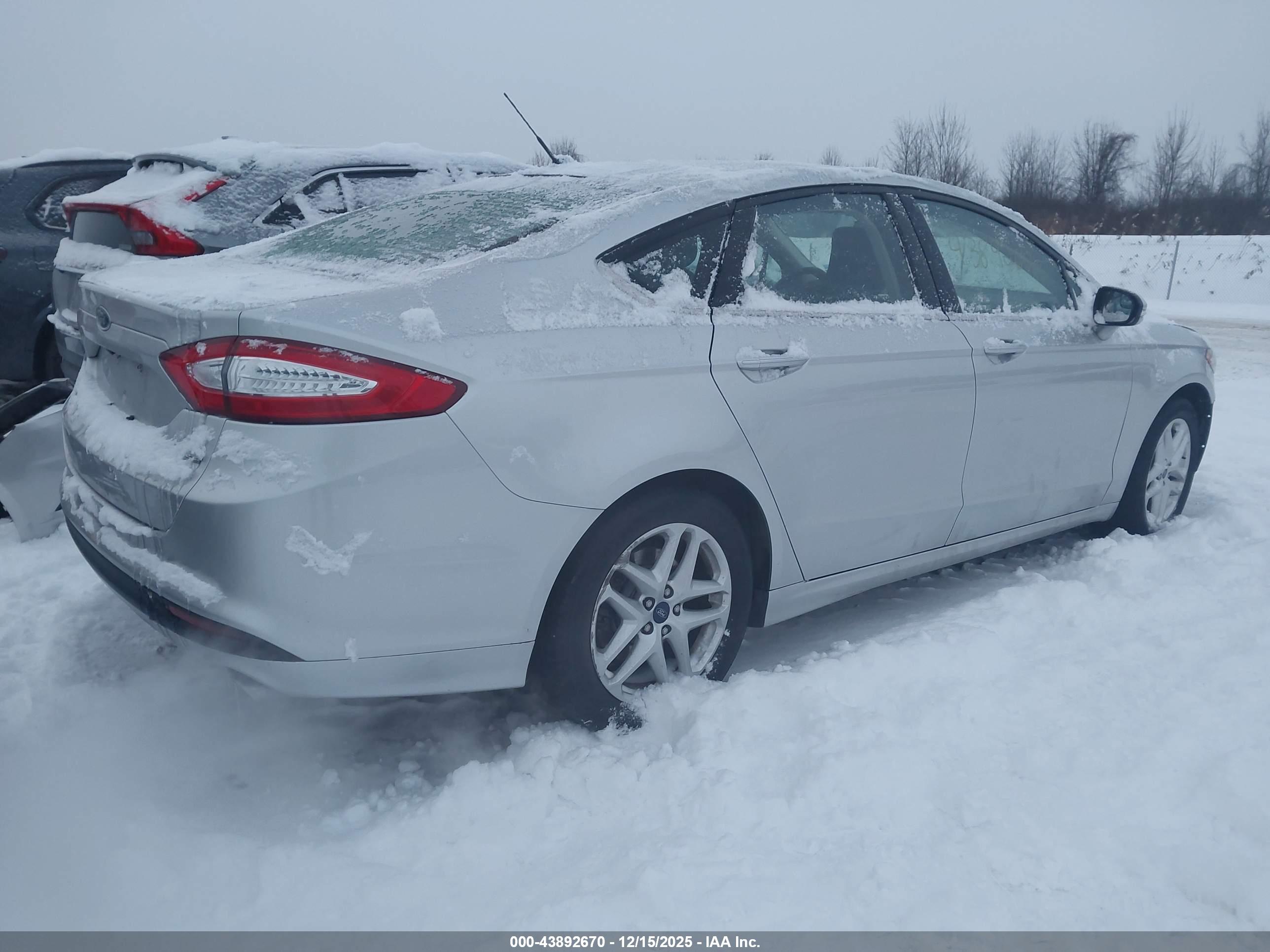 FORD FUSION image 4