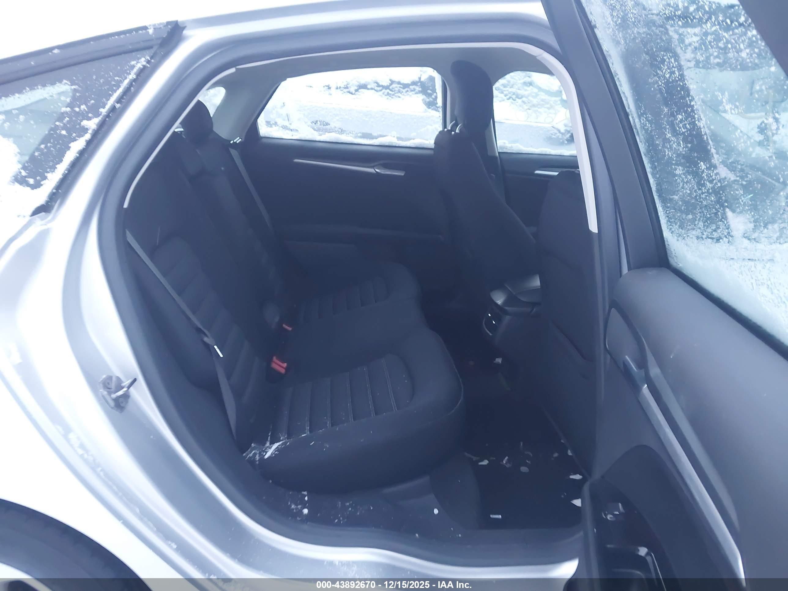 FORD FUSION image 8