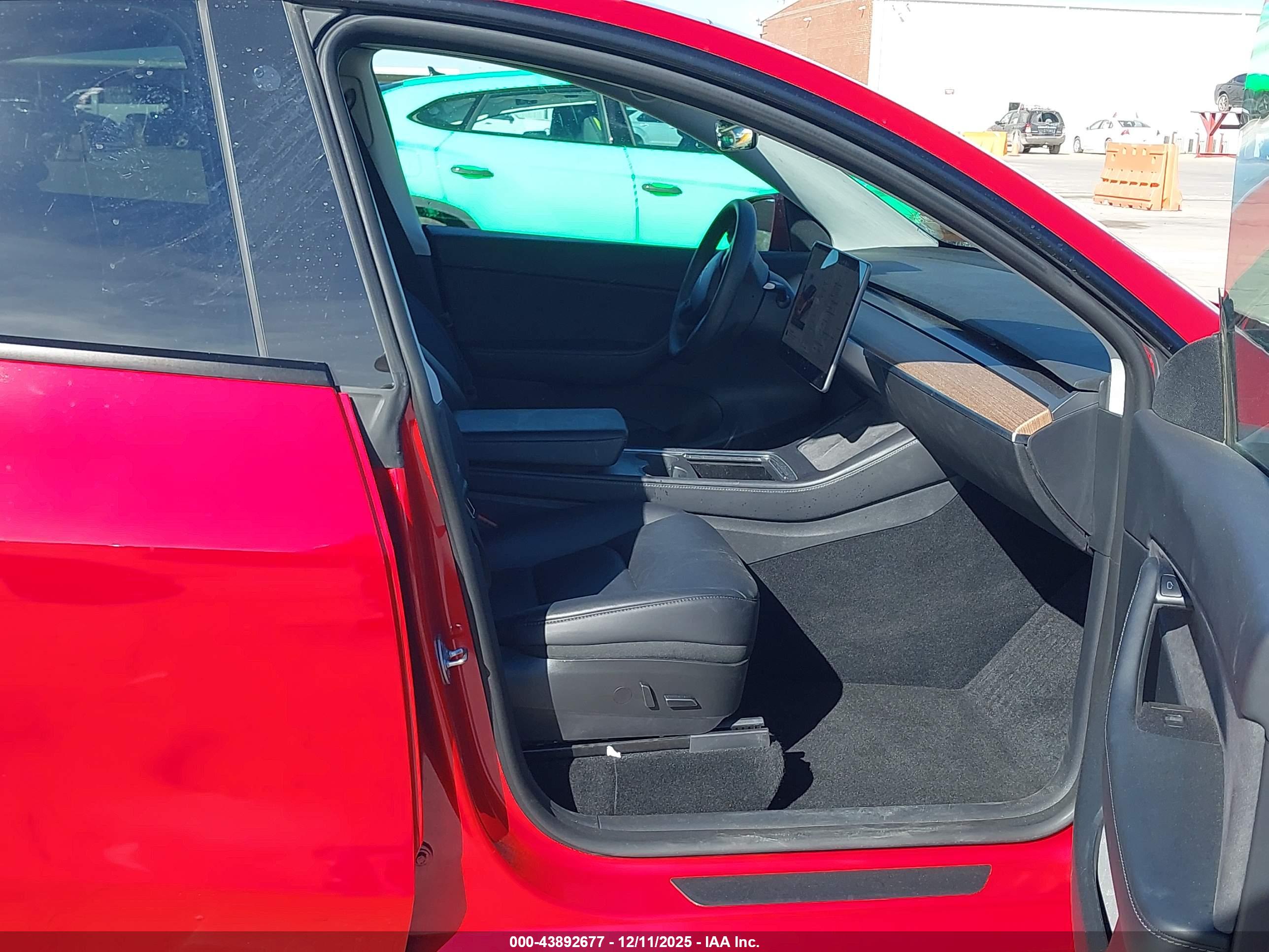 TESLA MODEL image 5