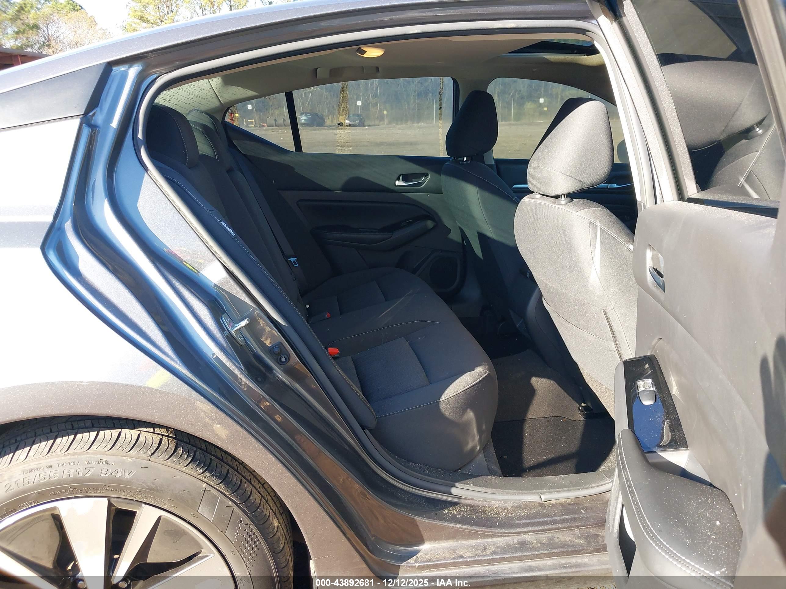 NISSAN ALTIMA image 8