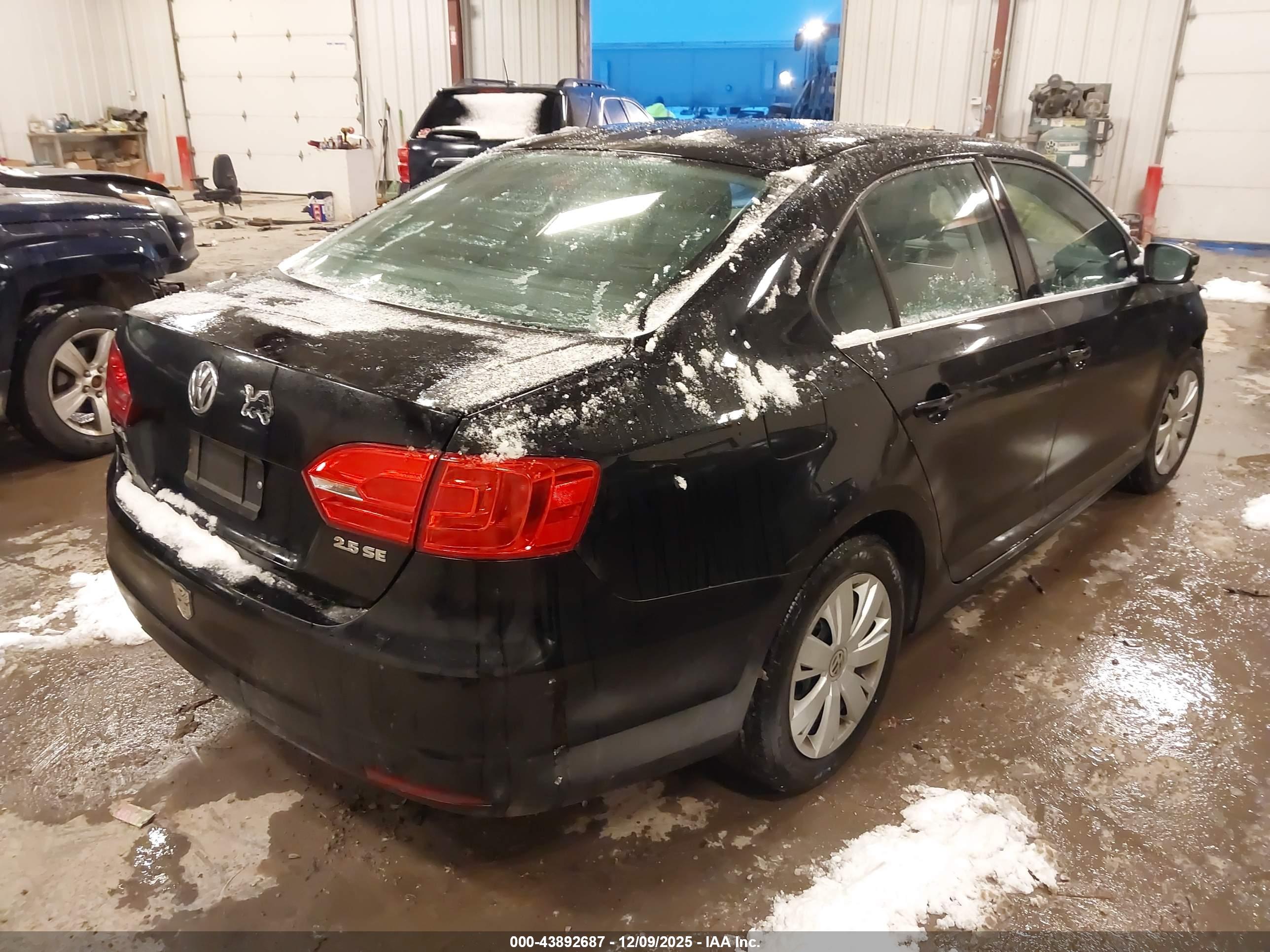 VOLKSWAGEN JETTA image 4
