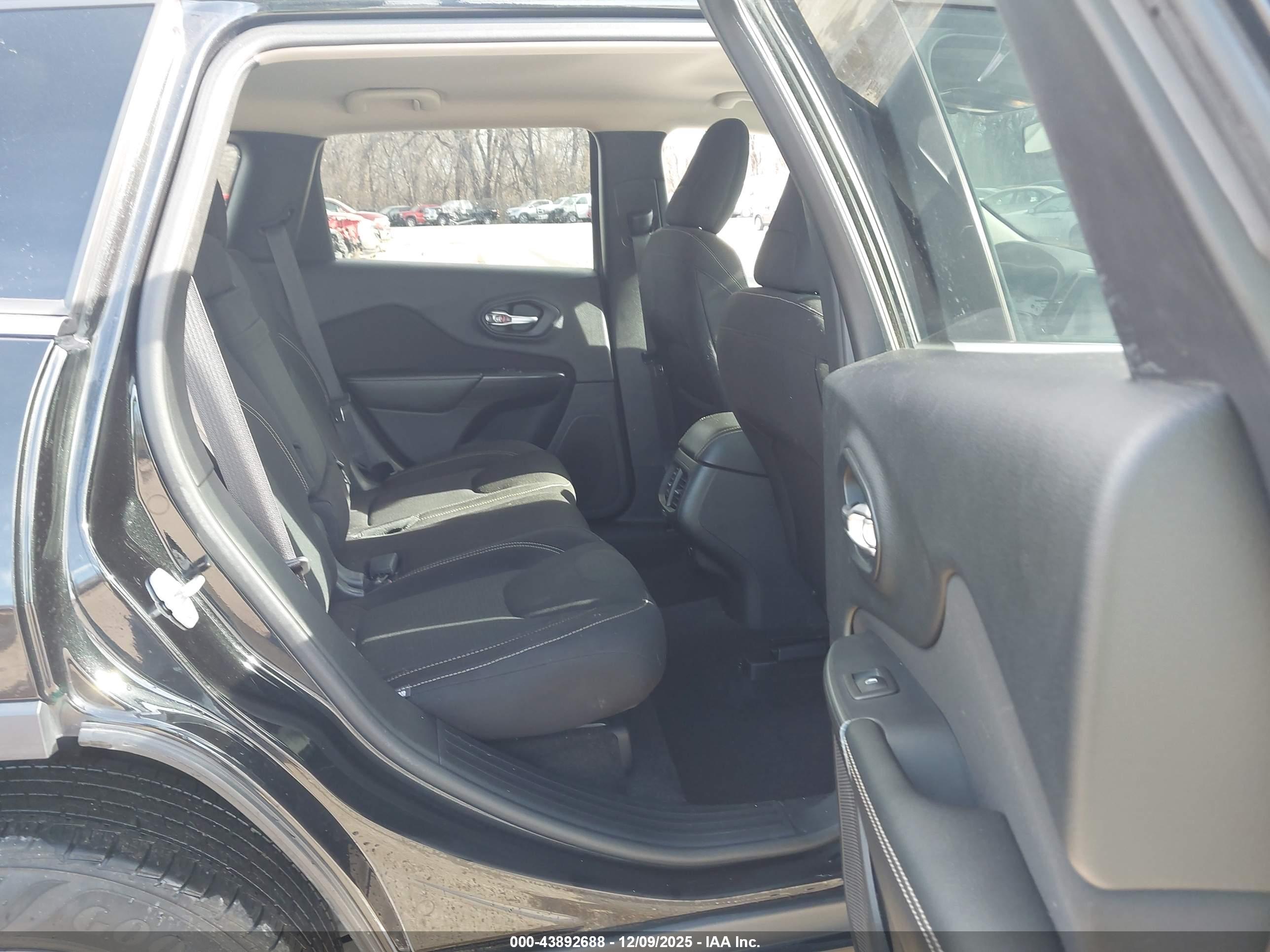 JEEP CHEROKEE image 8
