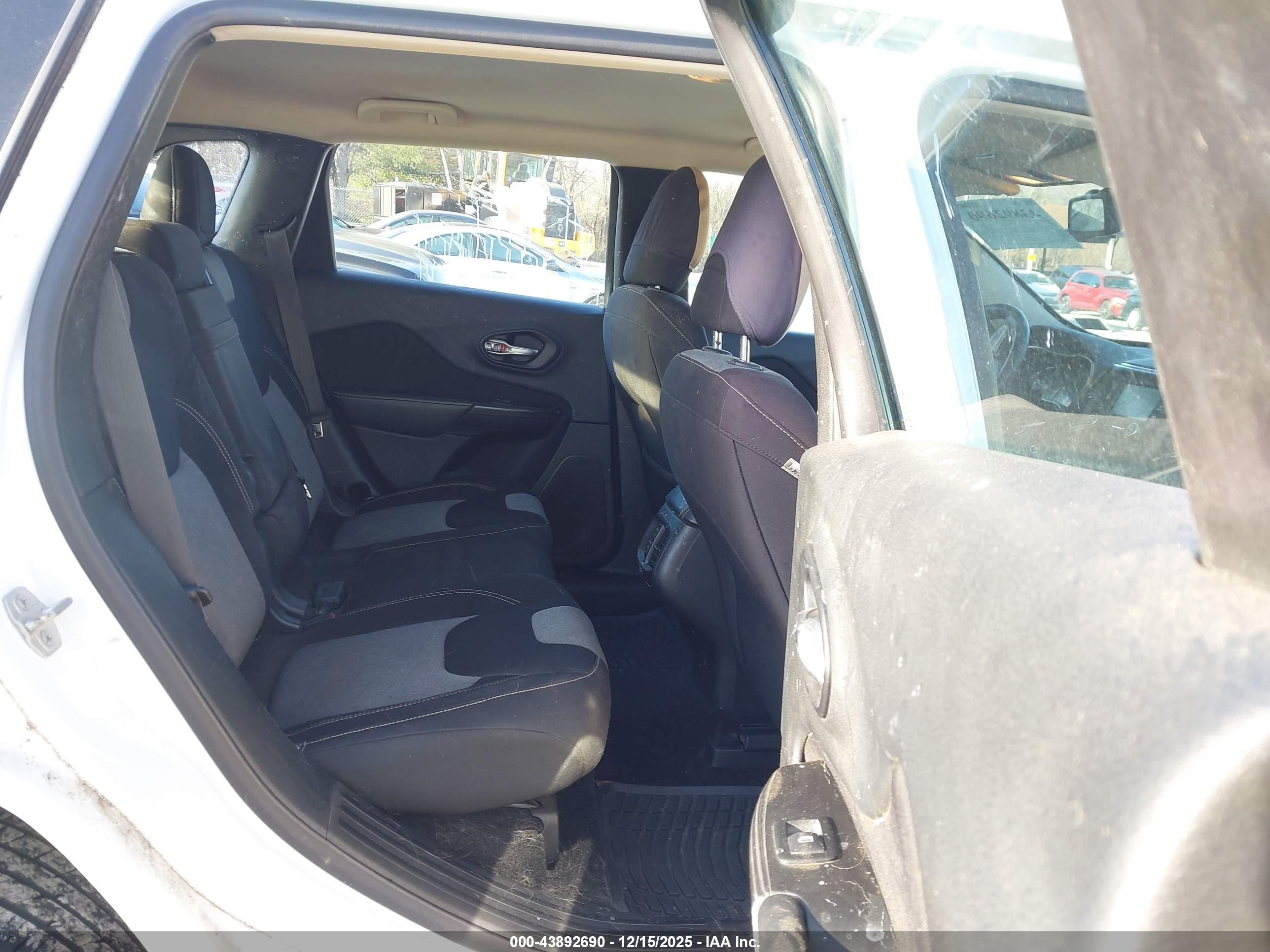 JEEP CHEROKEE image 8