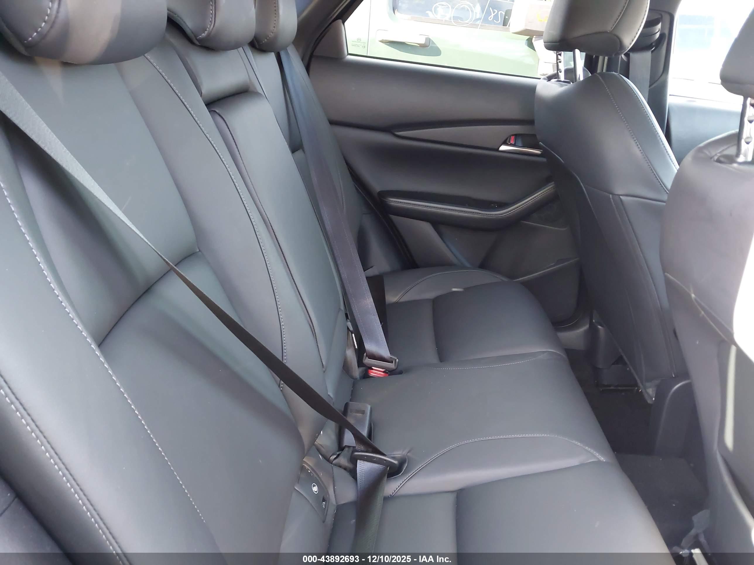 MAZDA CX-30 image 8