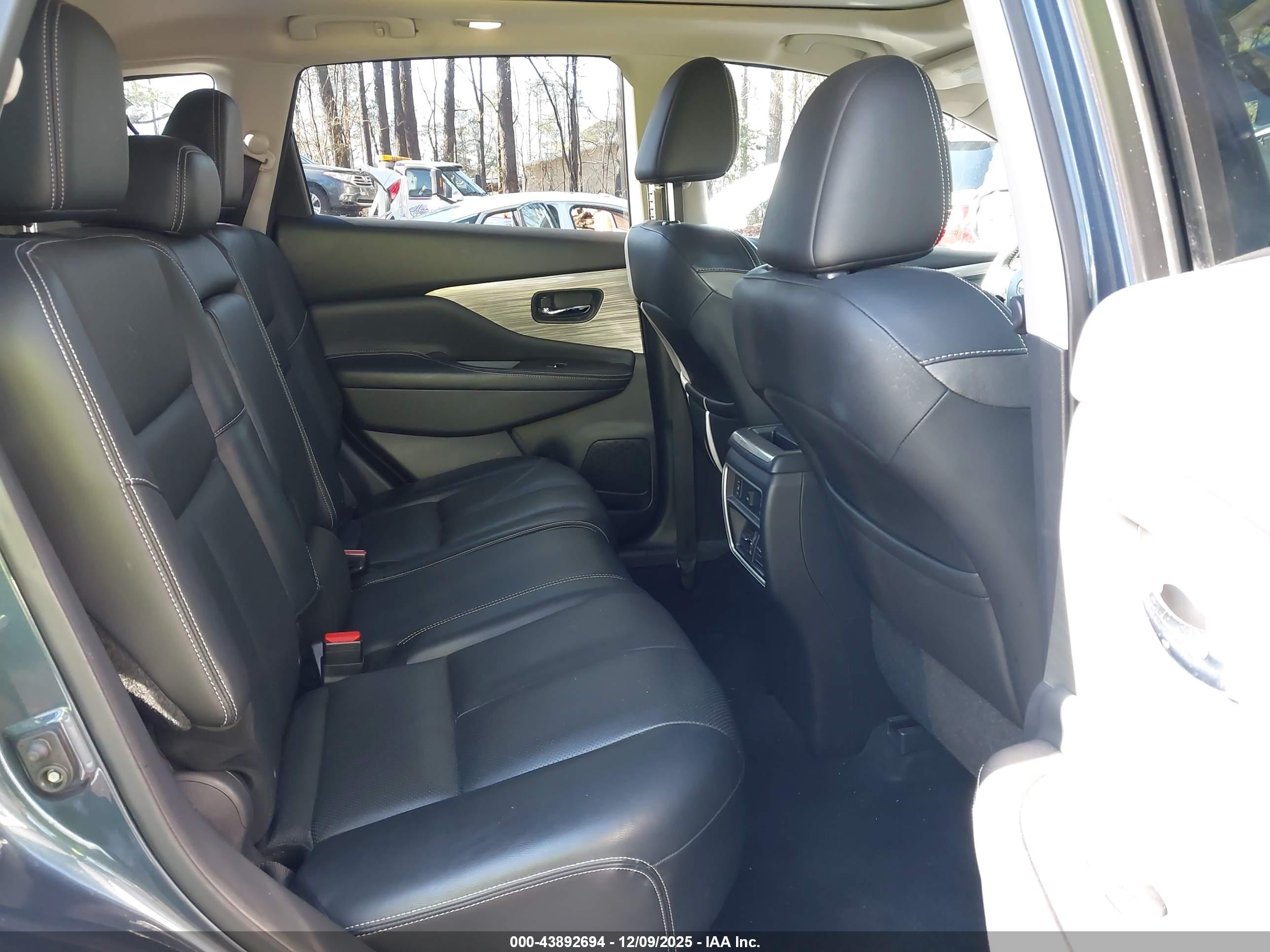 NISSAN MURANO image 8