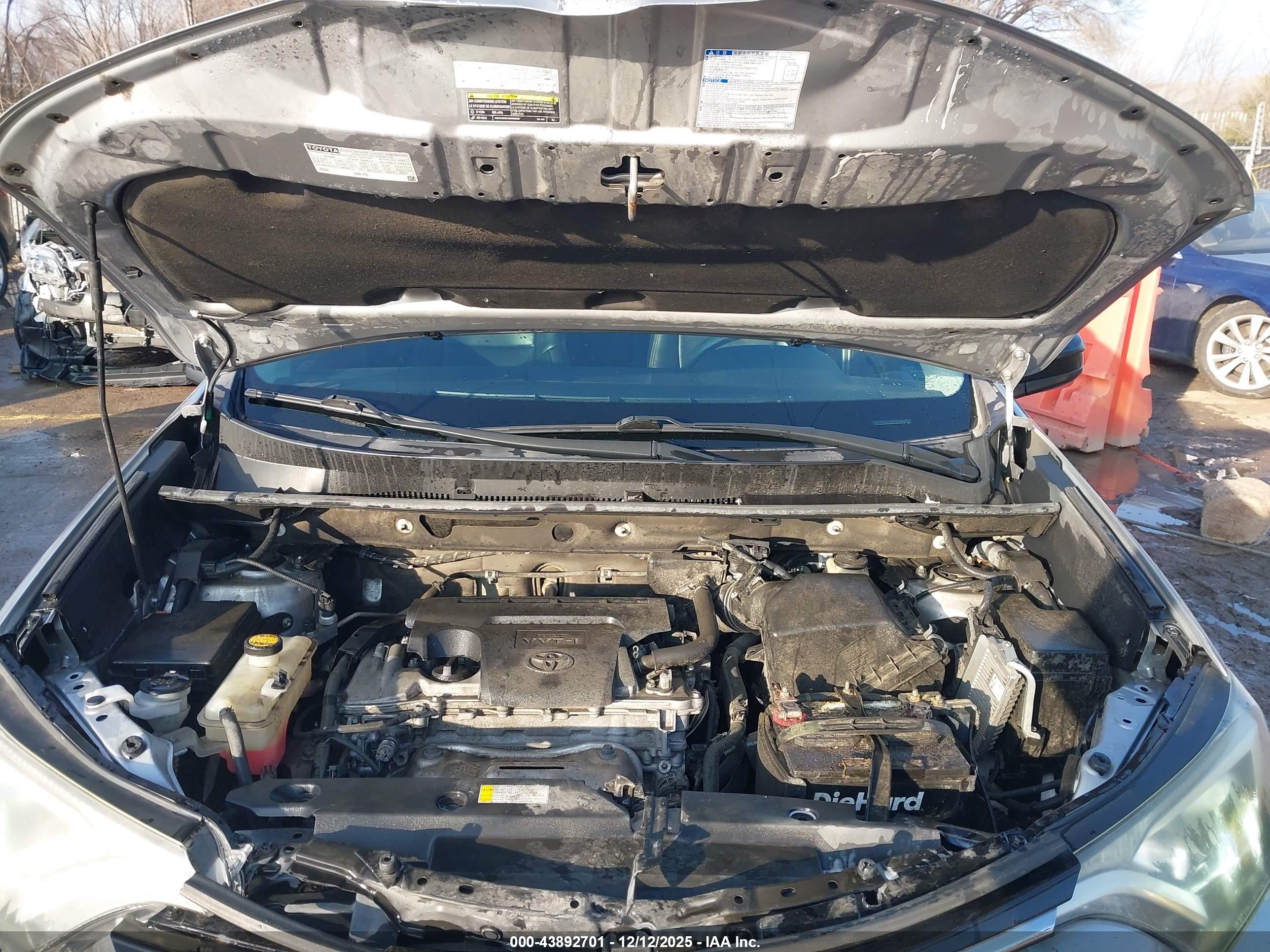 TOYOTA RAV4 image 10