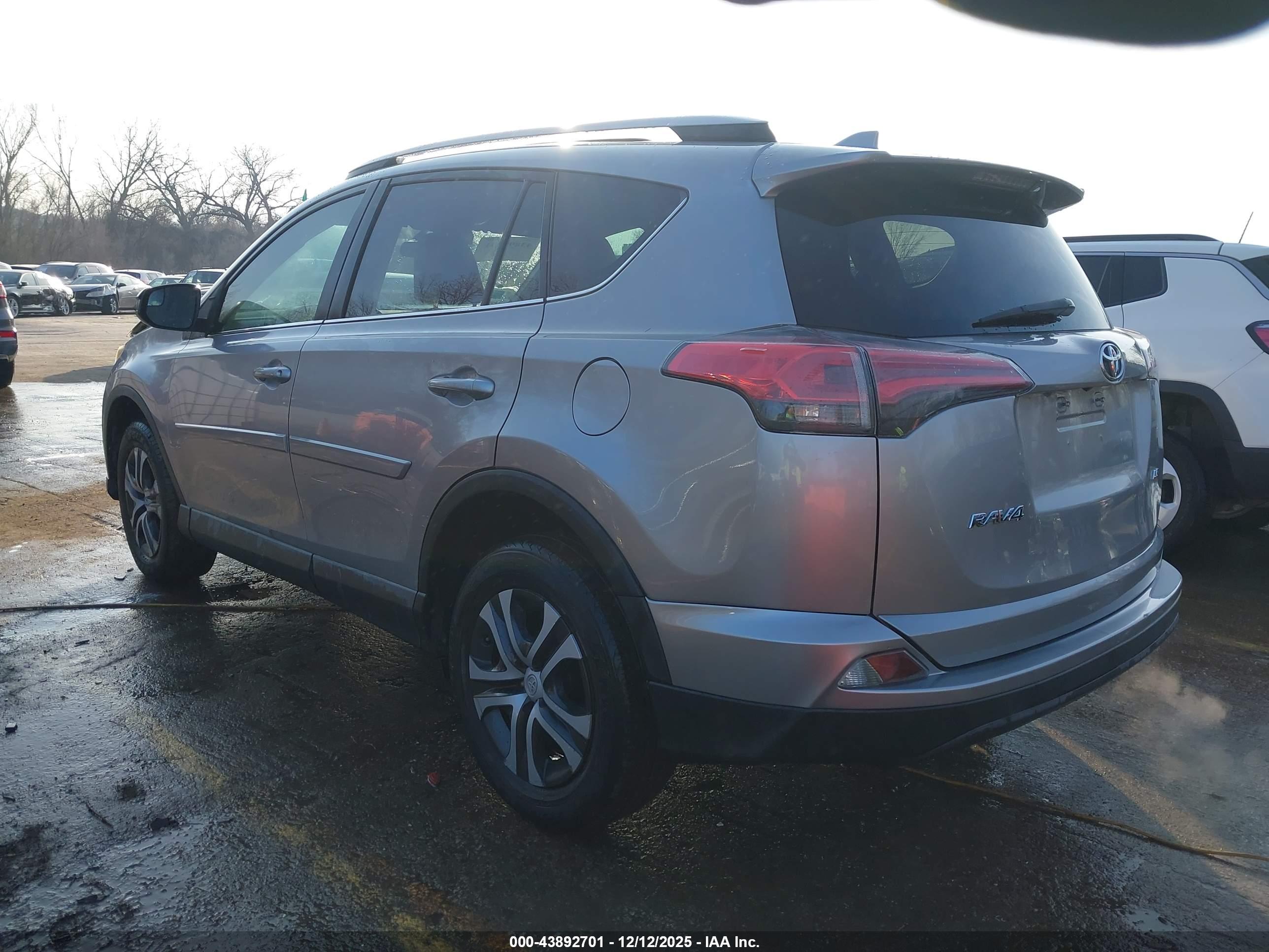 TOYOTA RAV4 image 3