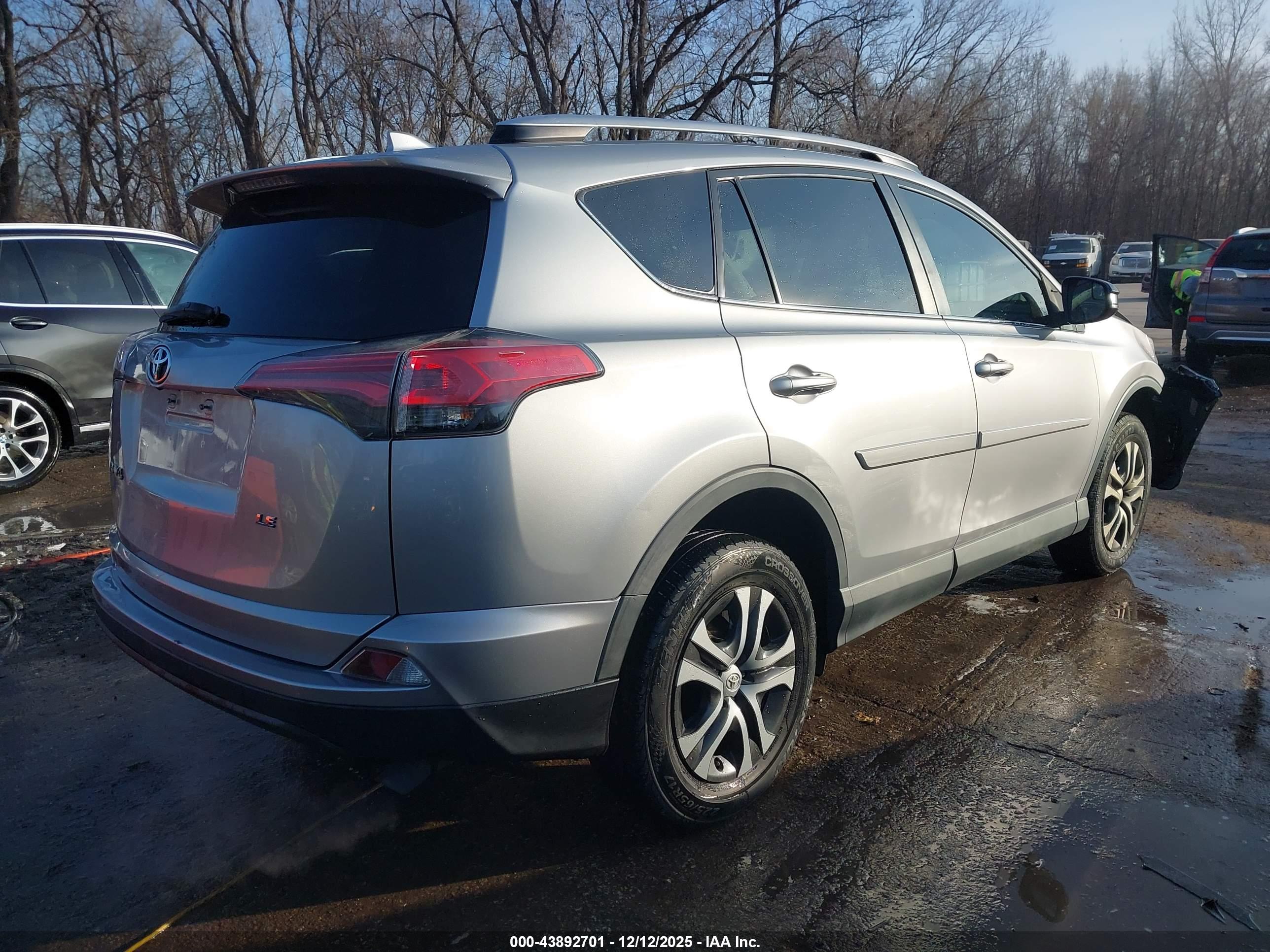 TOYOTA RAV4 image 4