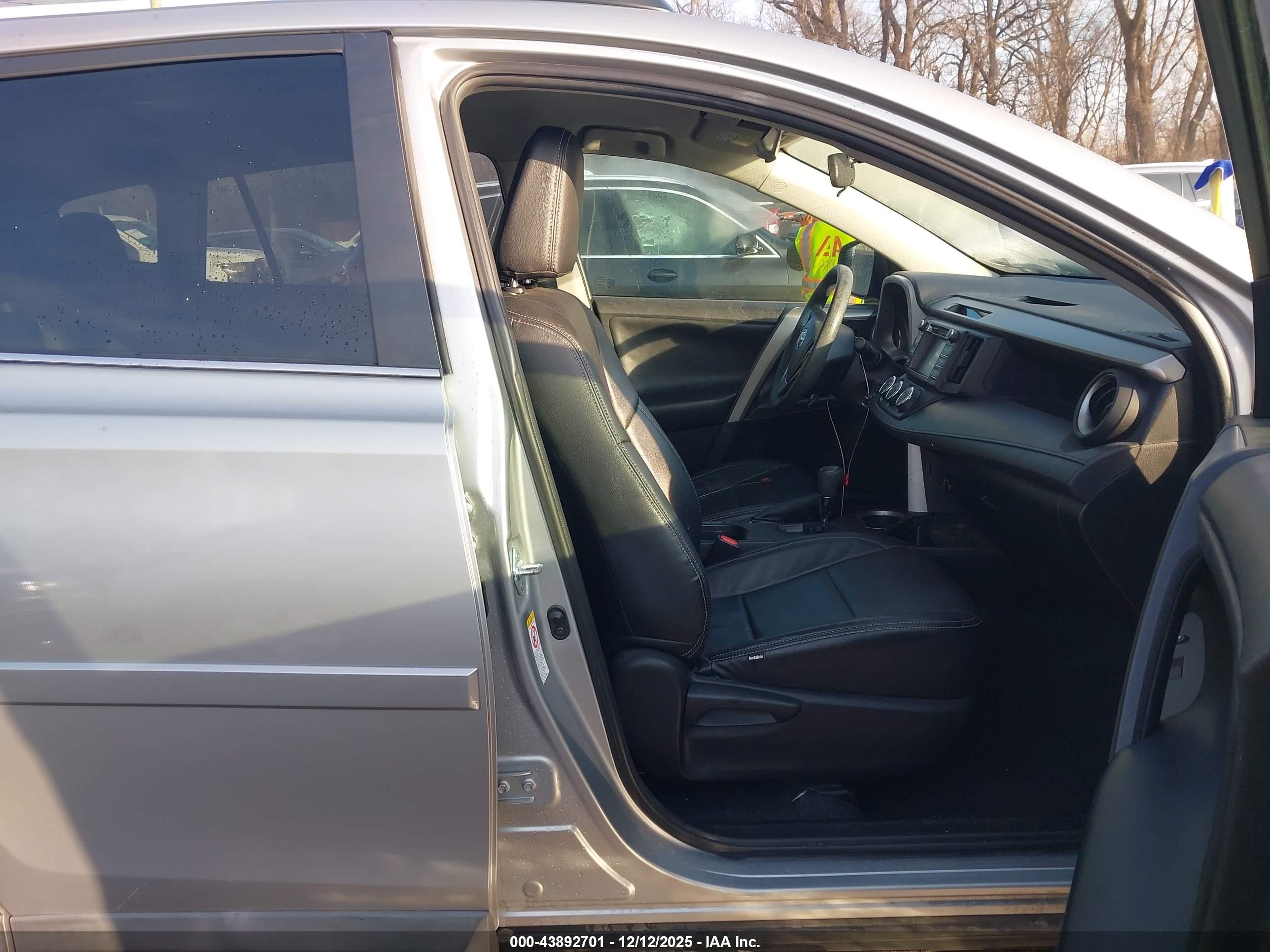 TOYOTA RAV4 image 5