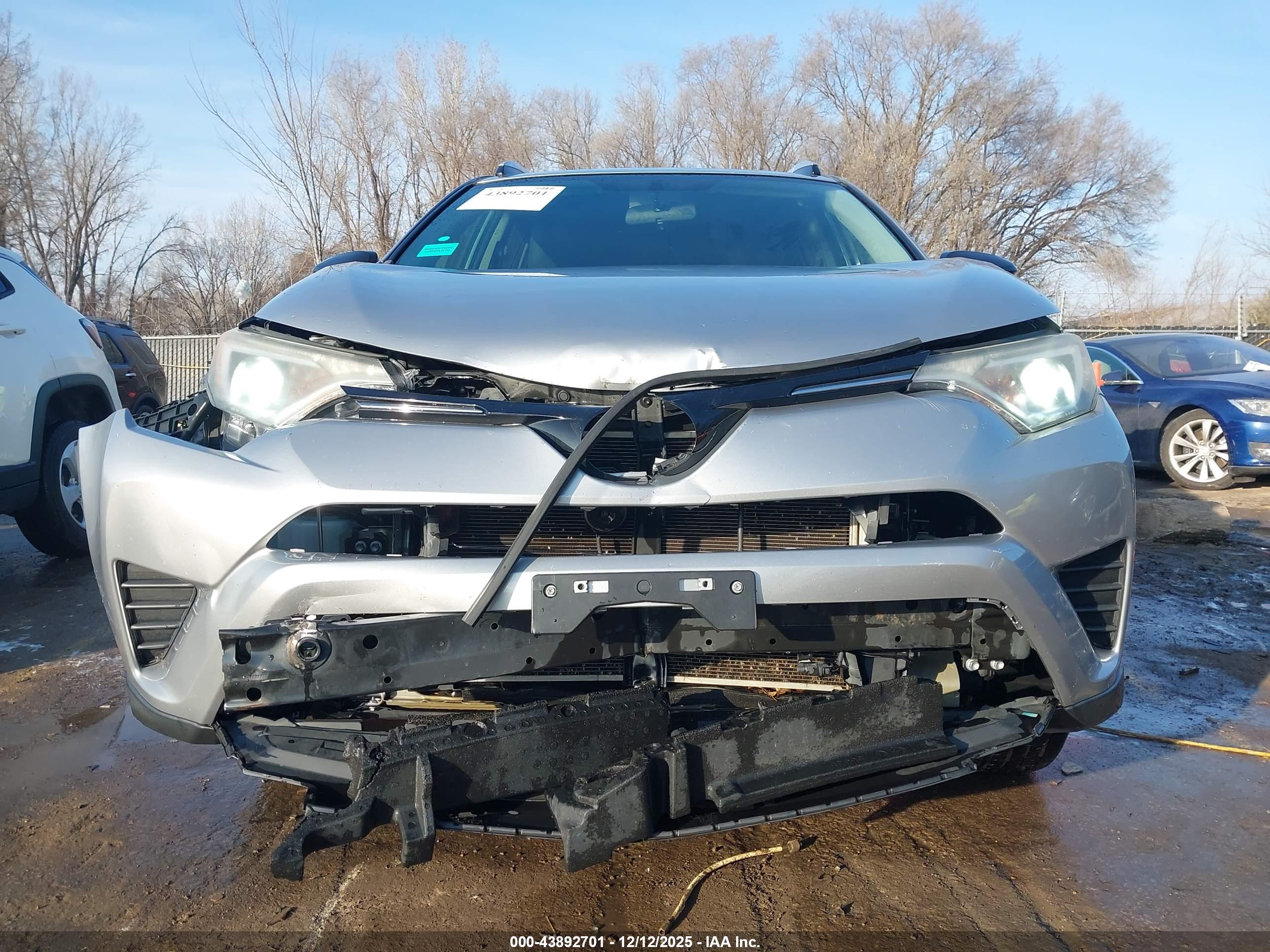 TOYOTA RAV4 image 6