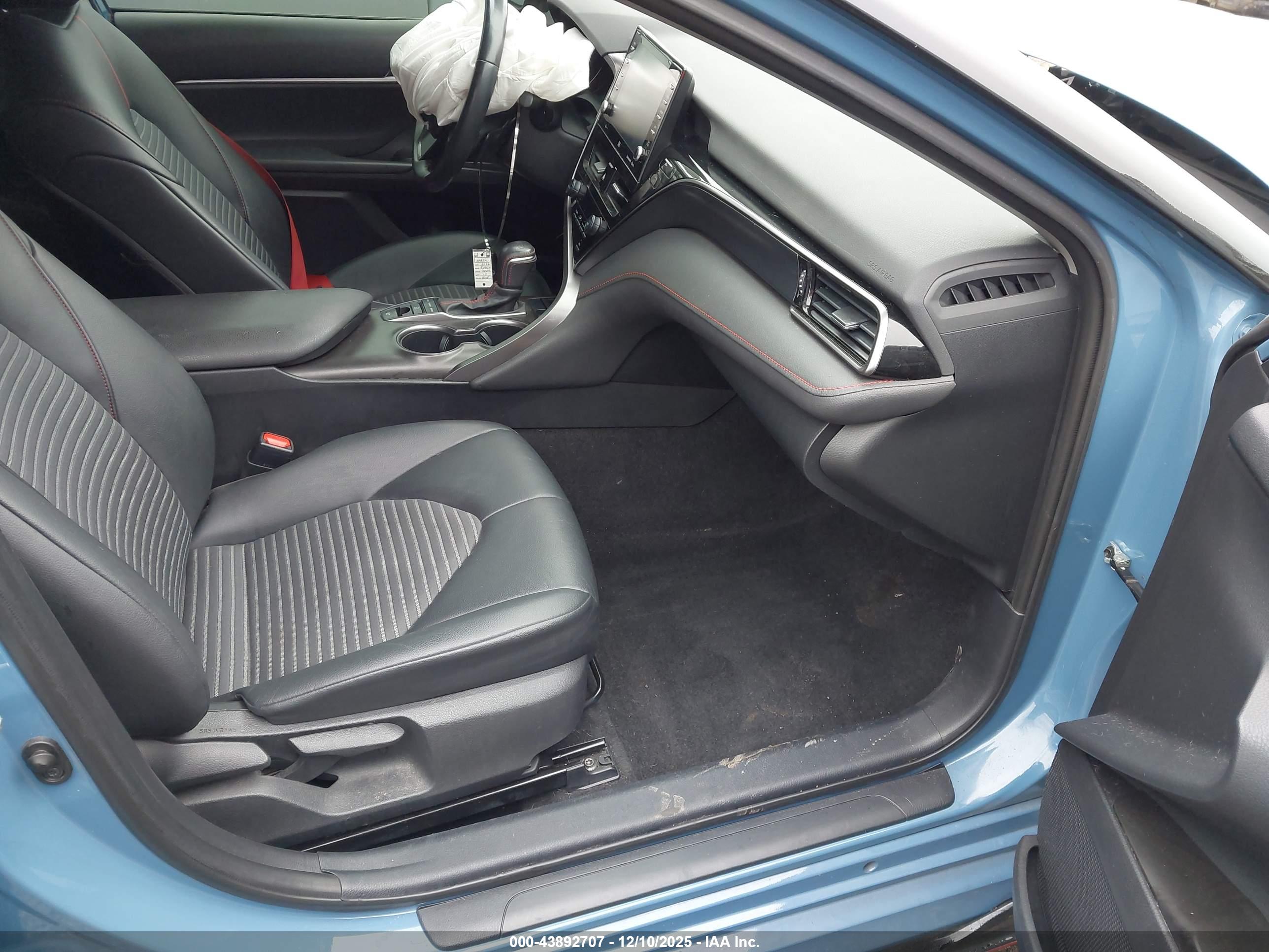 TOYOTA CAMRY image 5
