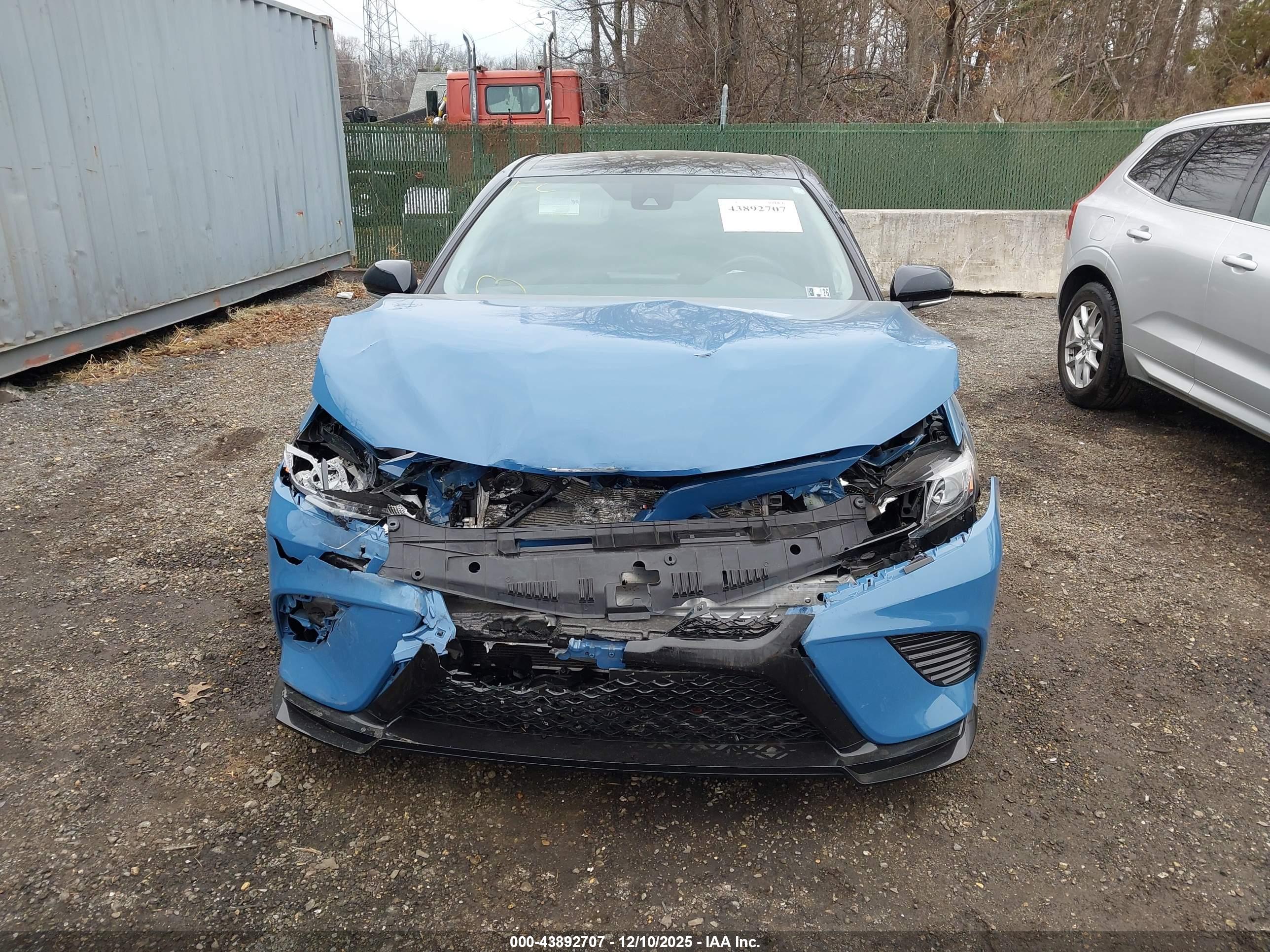 TOYOTA CAMRY image 6