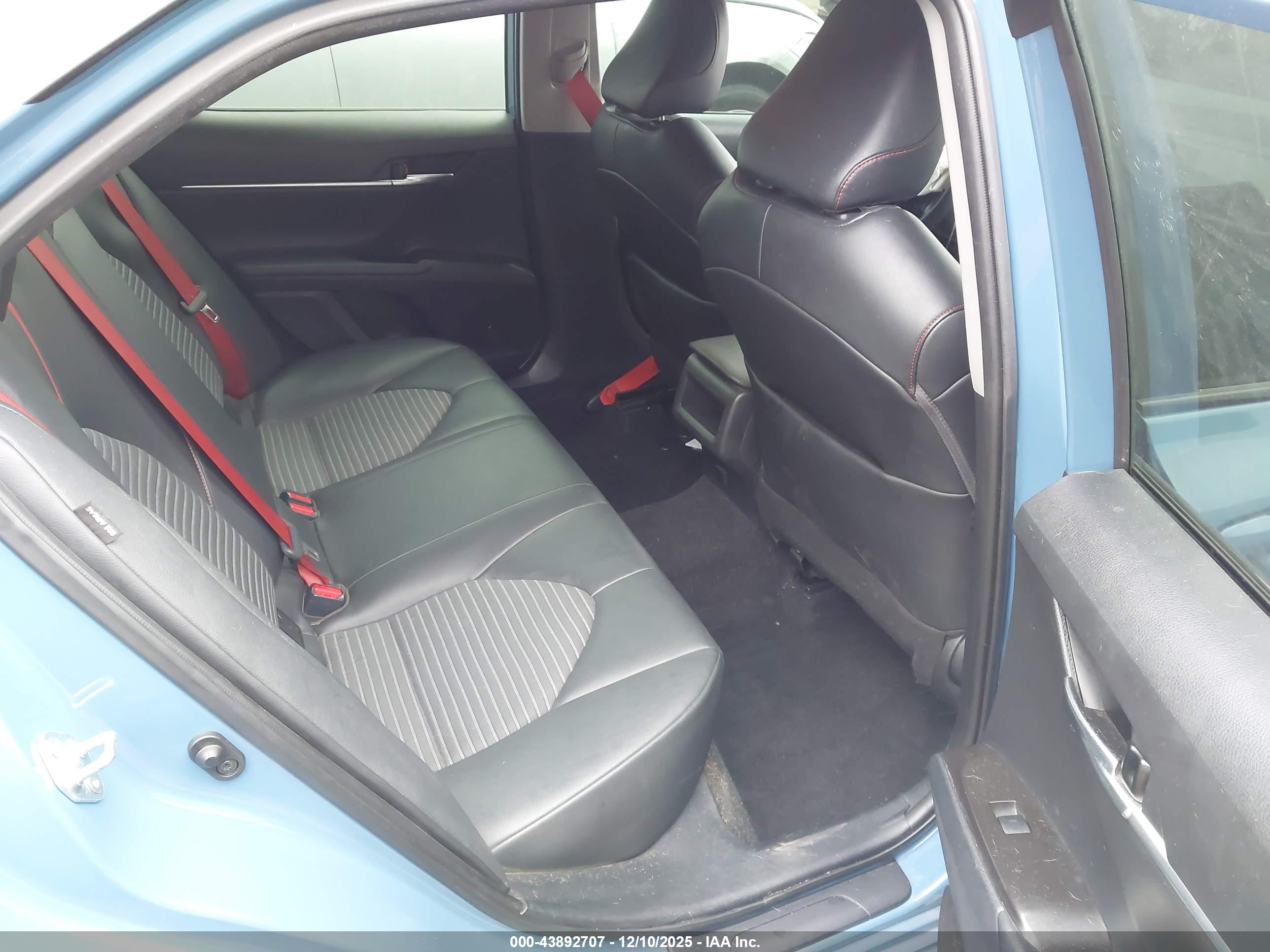 TOYOTA CAMRY image 8