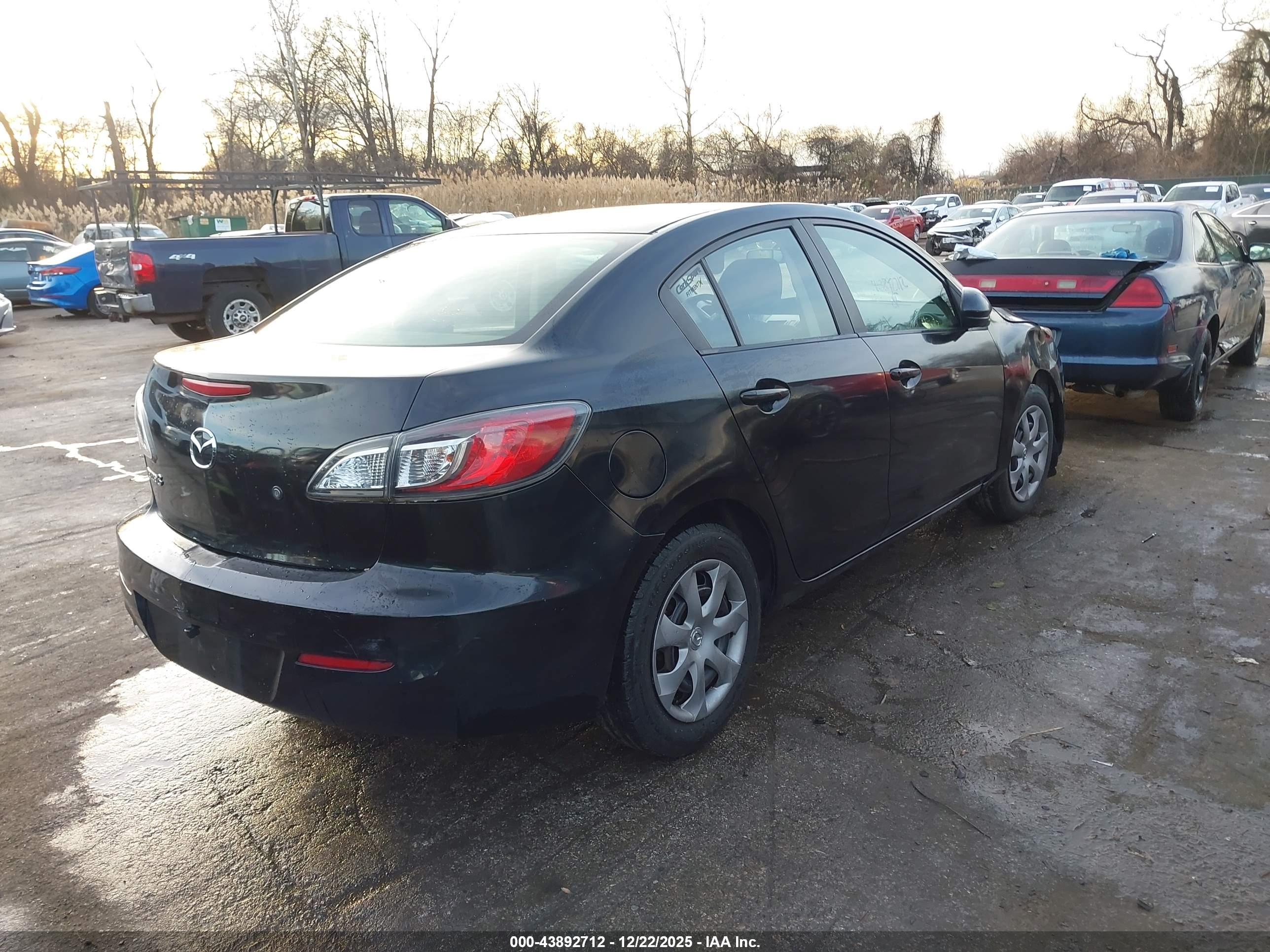 MAZDA MAZDA3 image 4