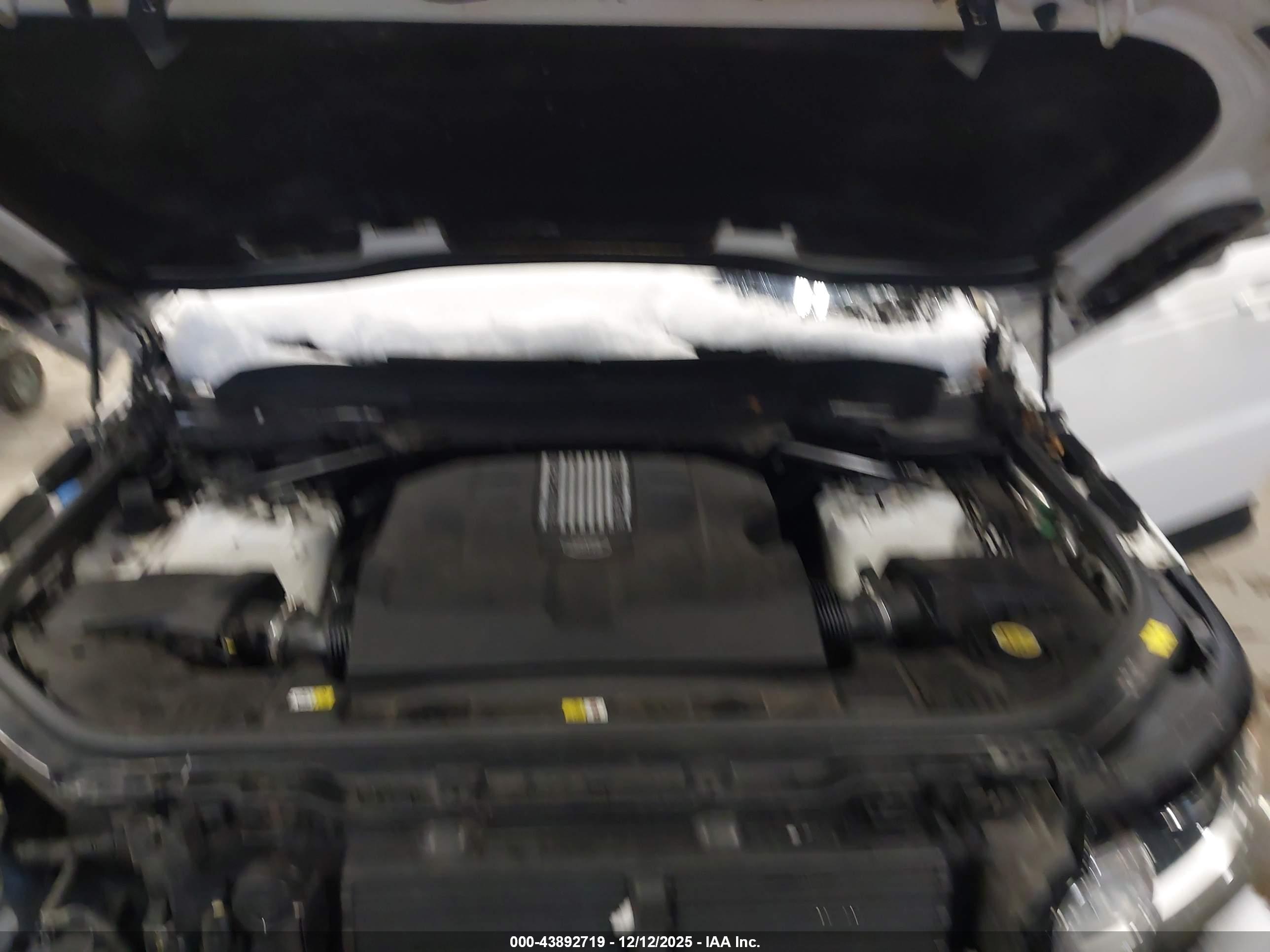 LAND ROVER image 10