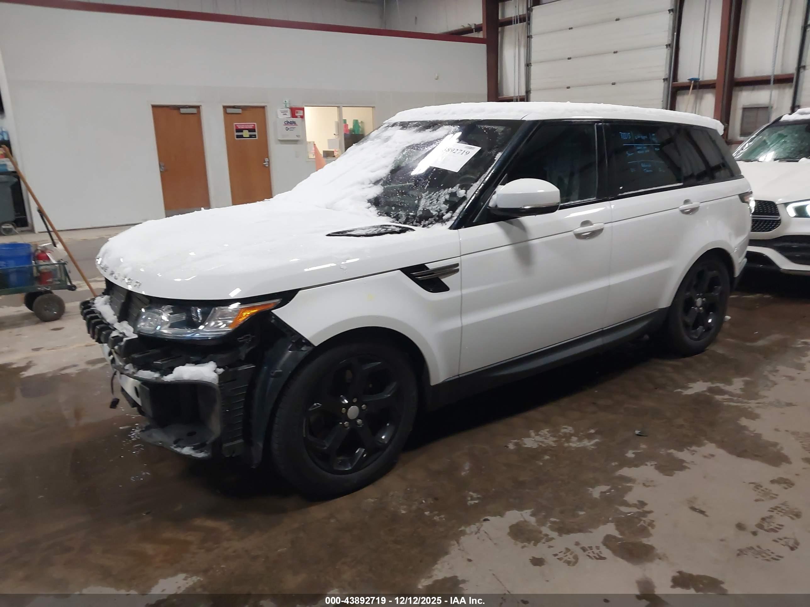 LAND ROVER image 2