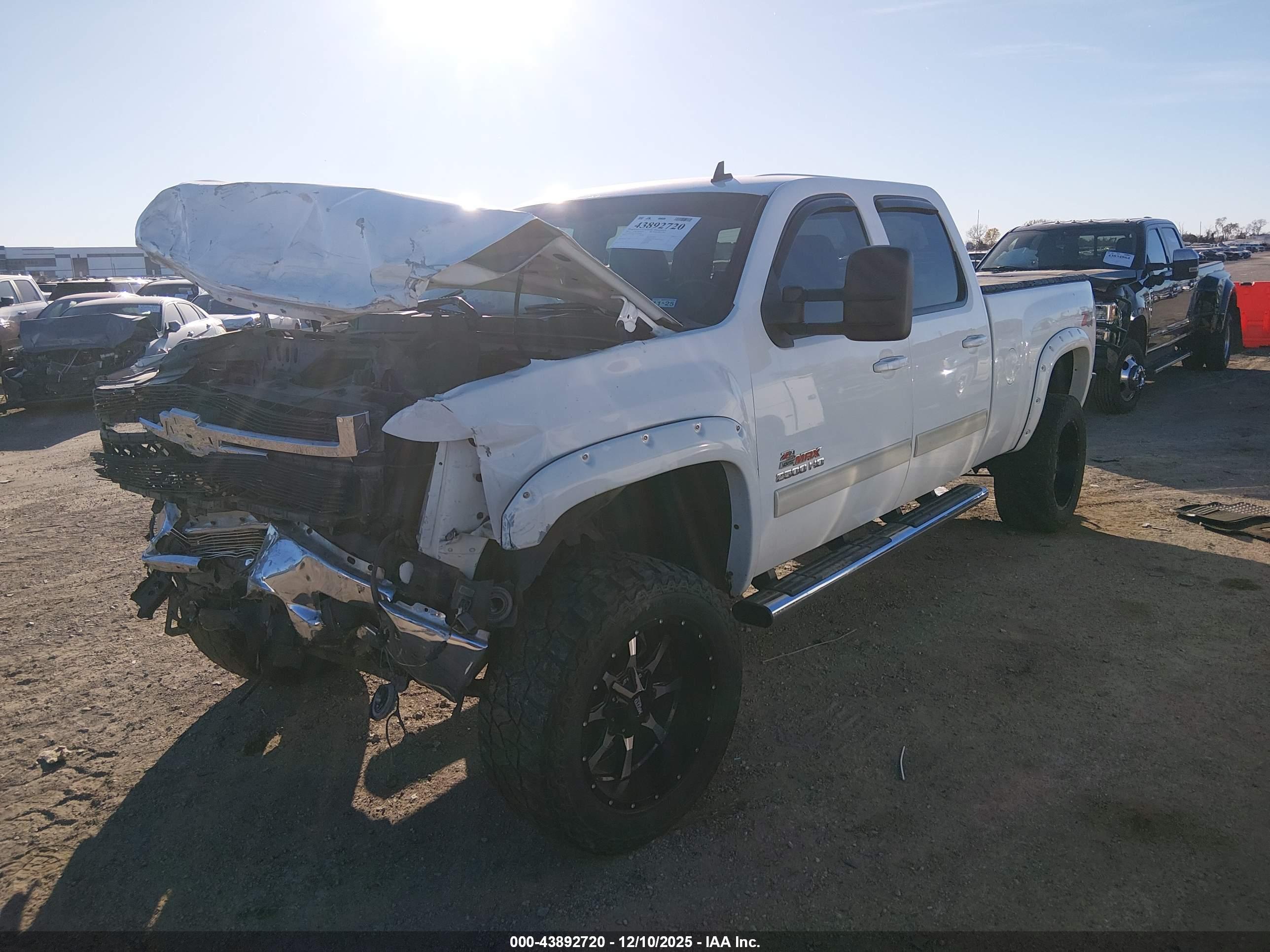 CHEVROLET SILVERADO image 2