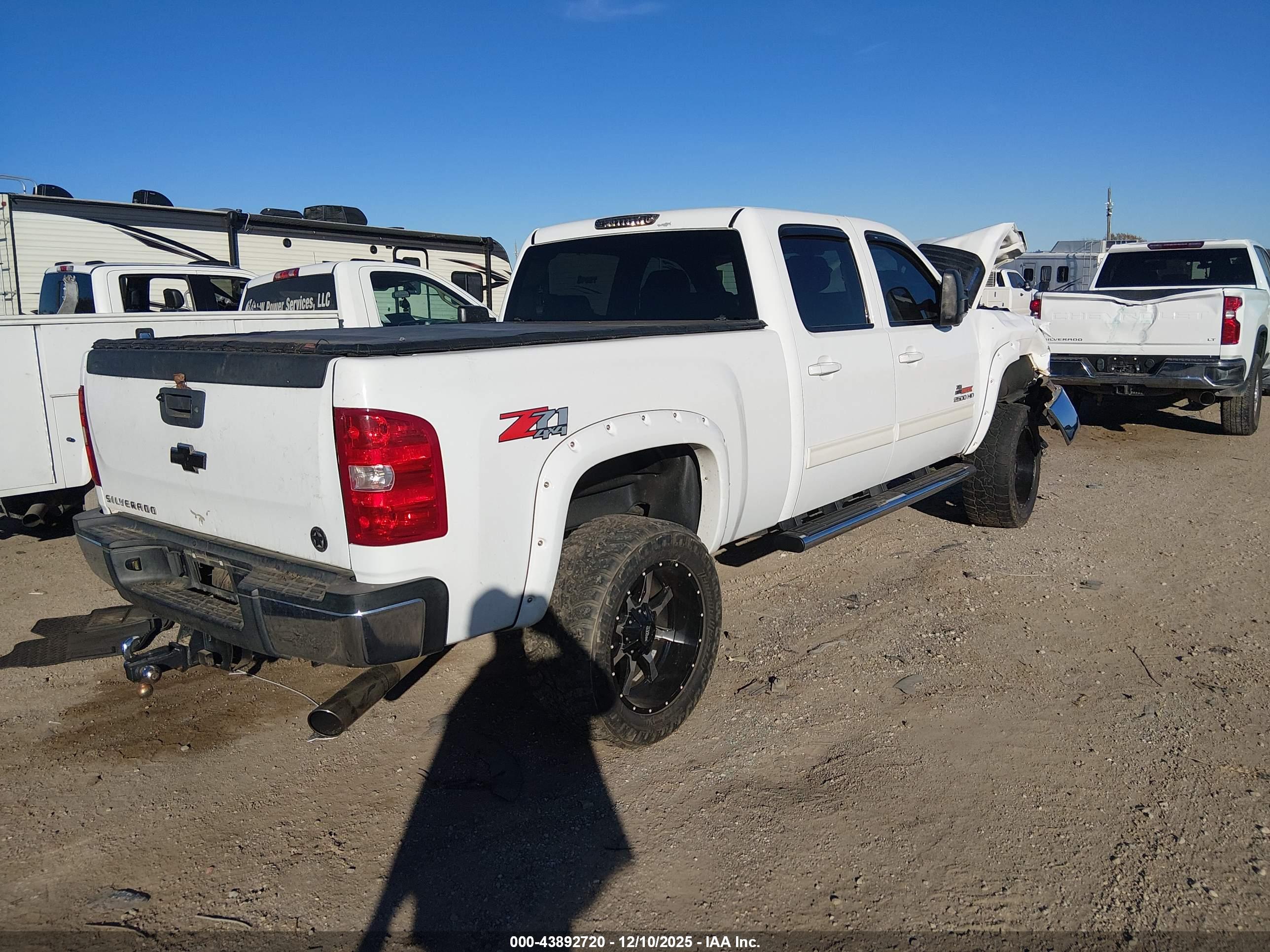 CHEVROLET SILVERADO image 4