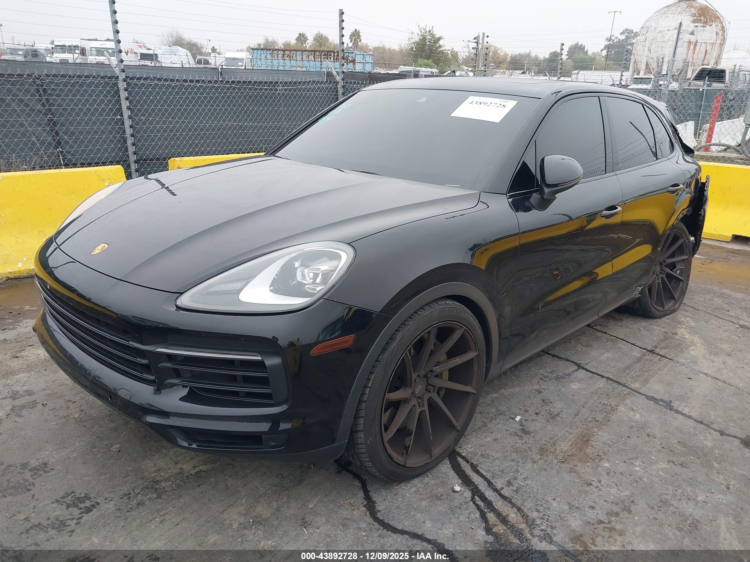 PORSCHE CAYENNE image 2