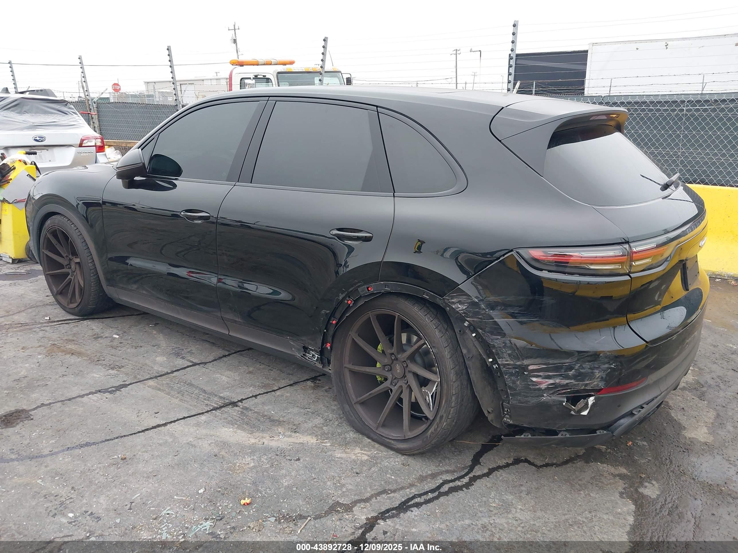 PORSCHE CAYENNE image 3