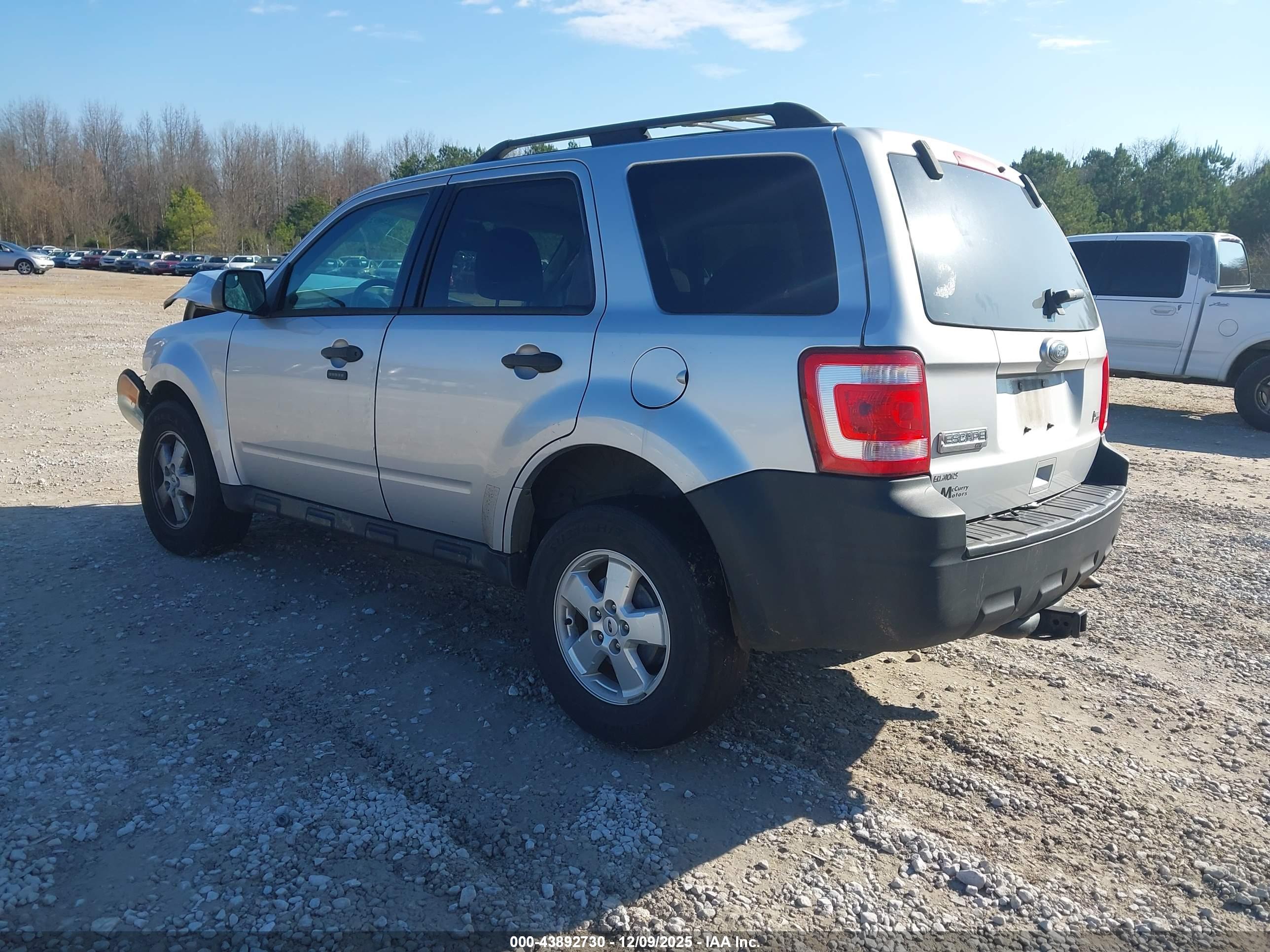 FORD ESCAPE image 3