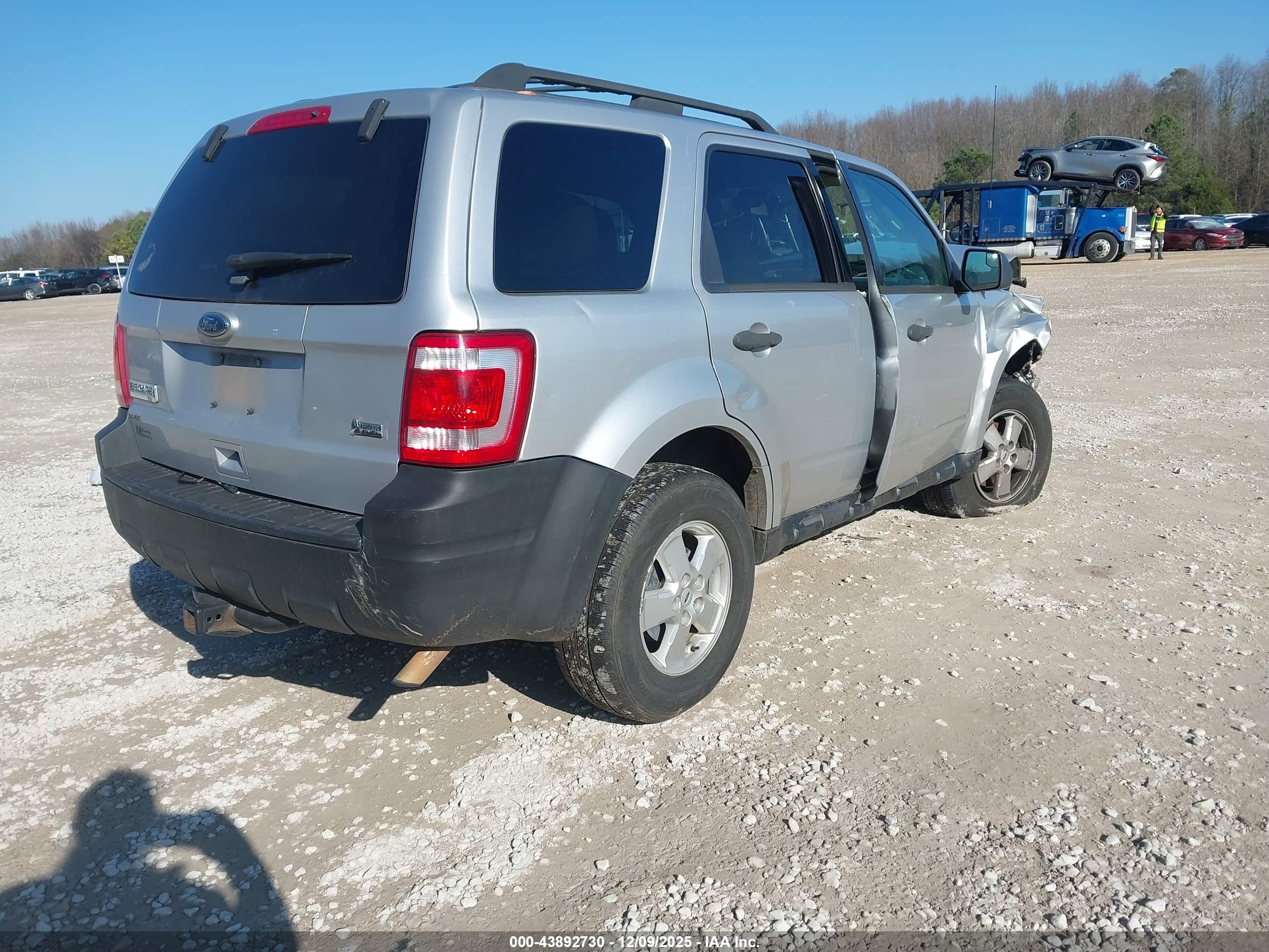 FORD ESCAPE image 4