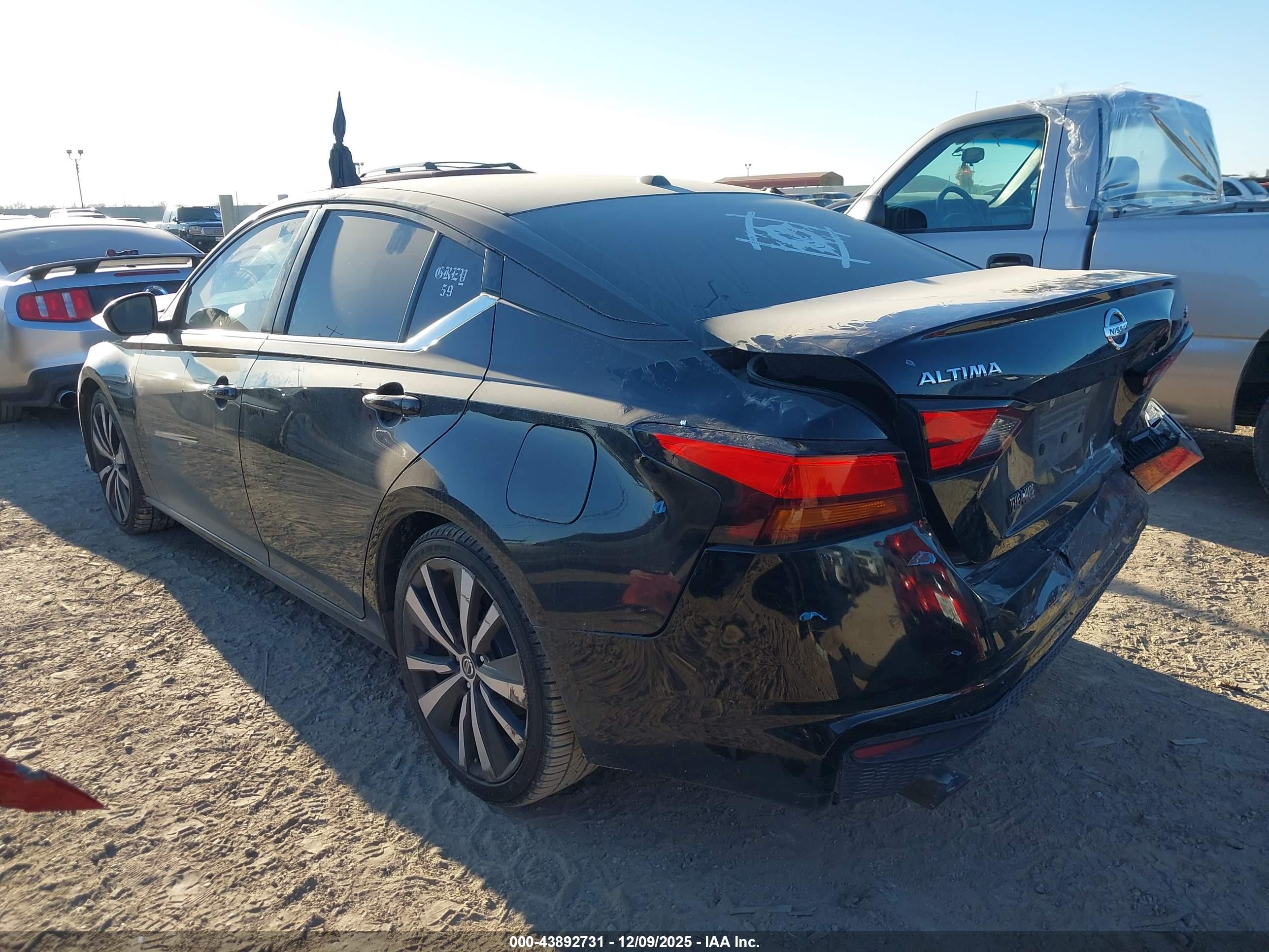 NISSAN ALTIMA image 3