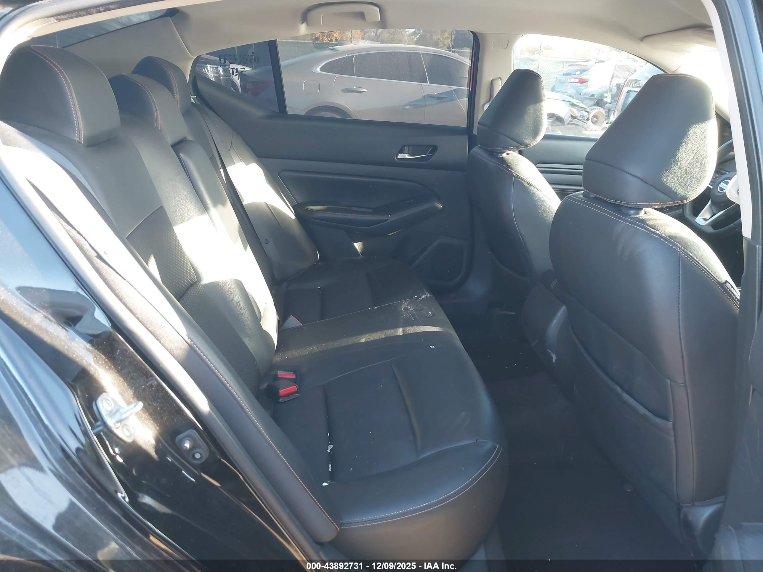 NISSAN ALTIMA image 8