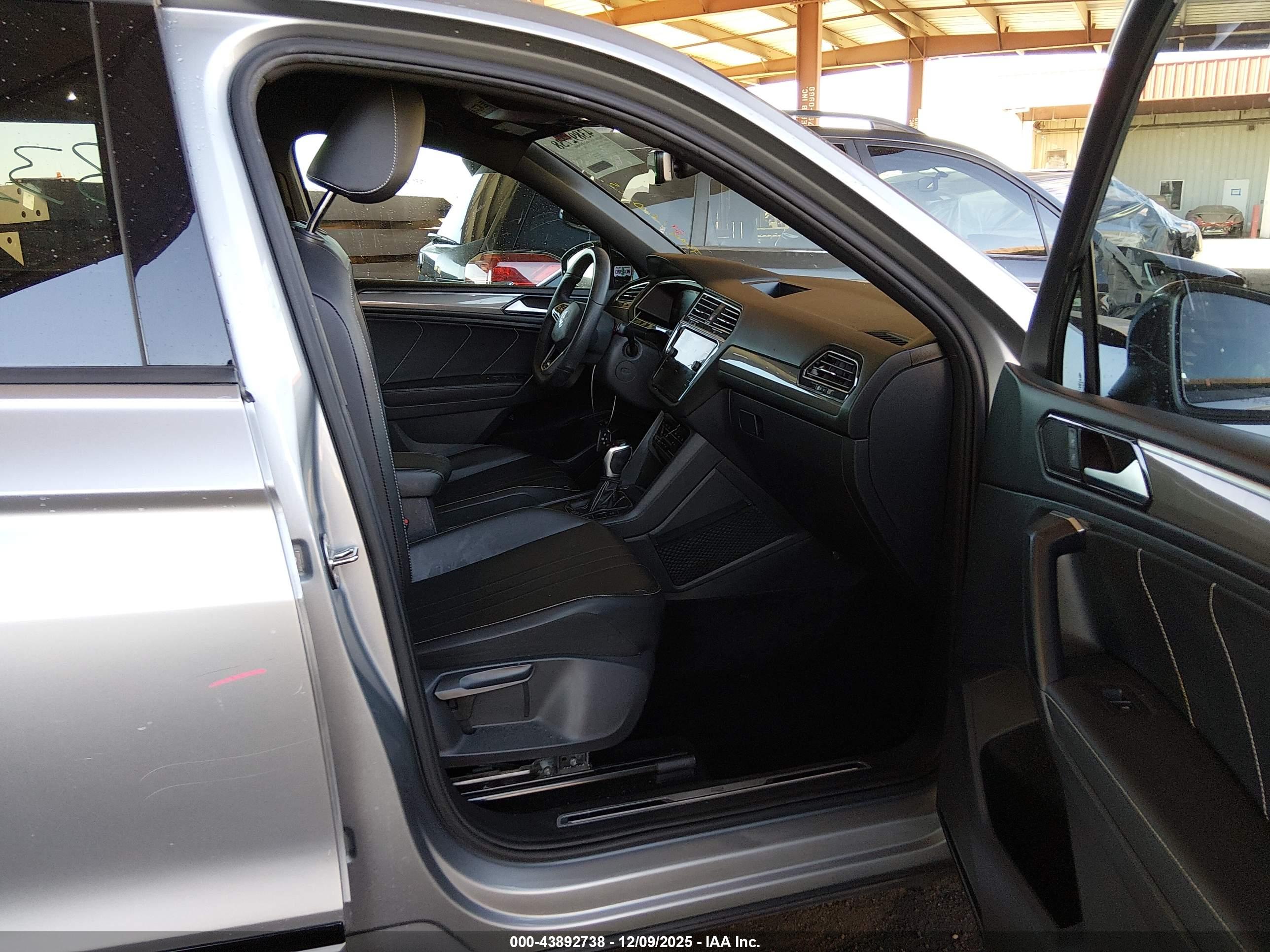 VOLKSWAGEN TIGUAN image 5