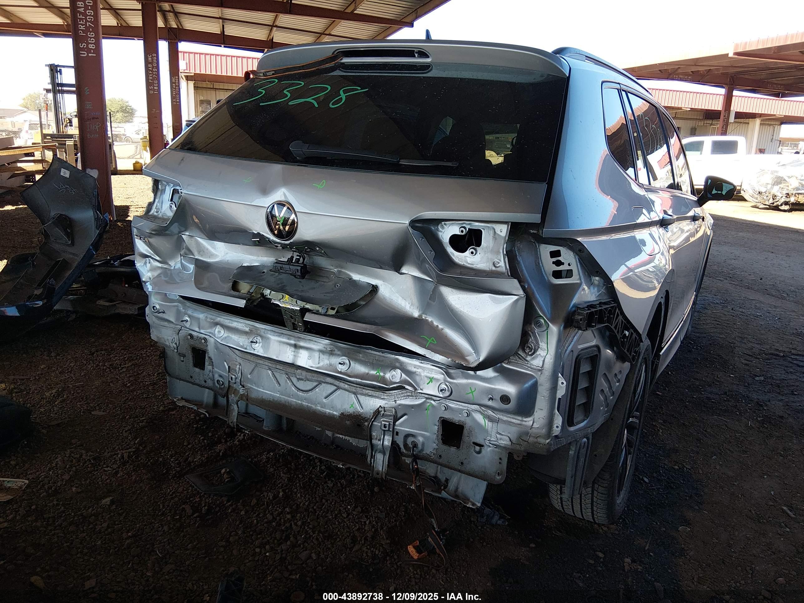 VOLKSWAGEN TIGUAN image 6