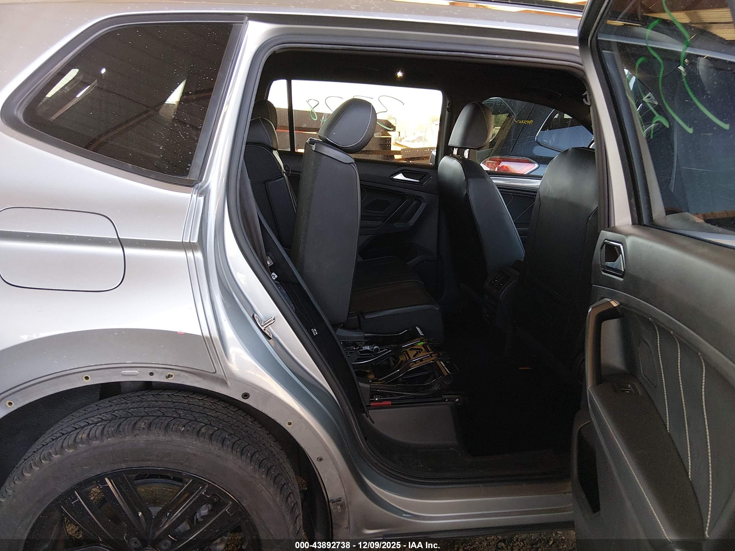VOLKSWAGEN TIGUAN image 8