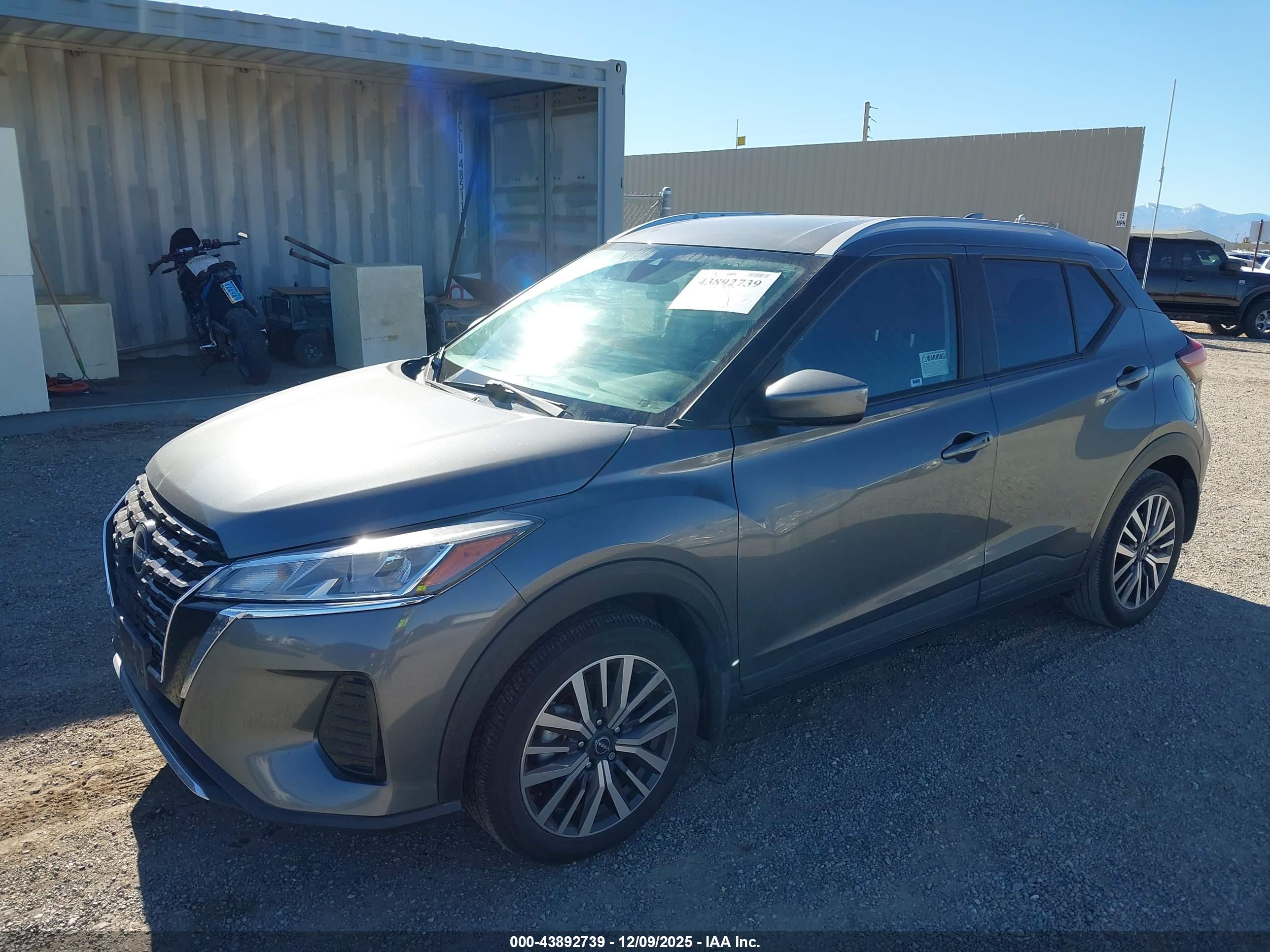 NISSAN KICKS image 2