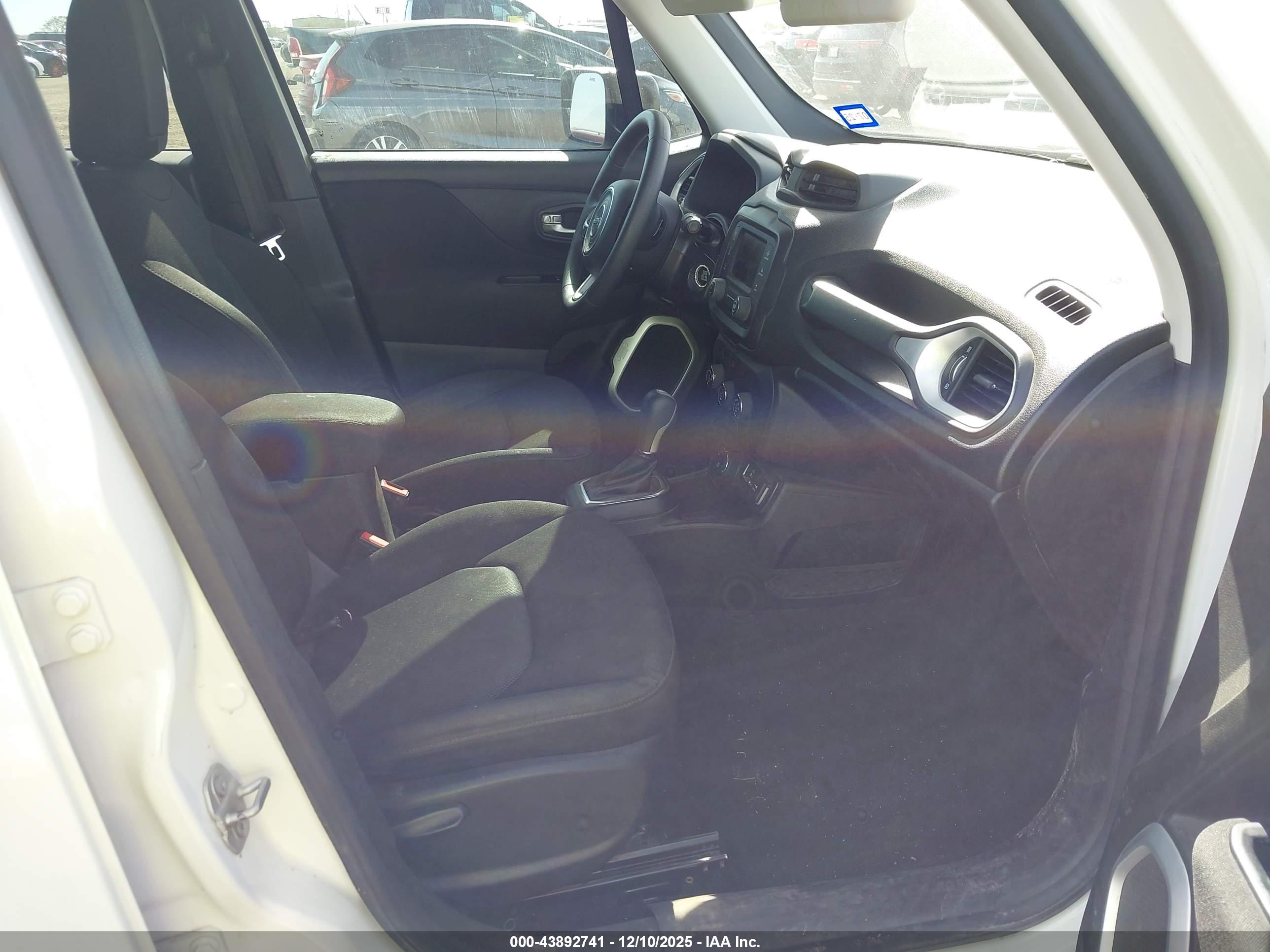 JEEP RENEGADE image 5