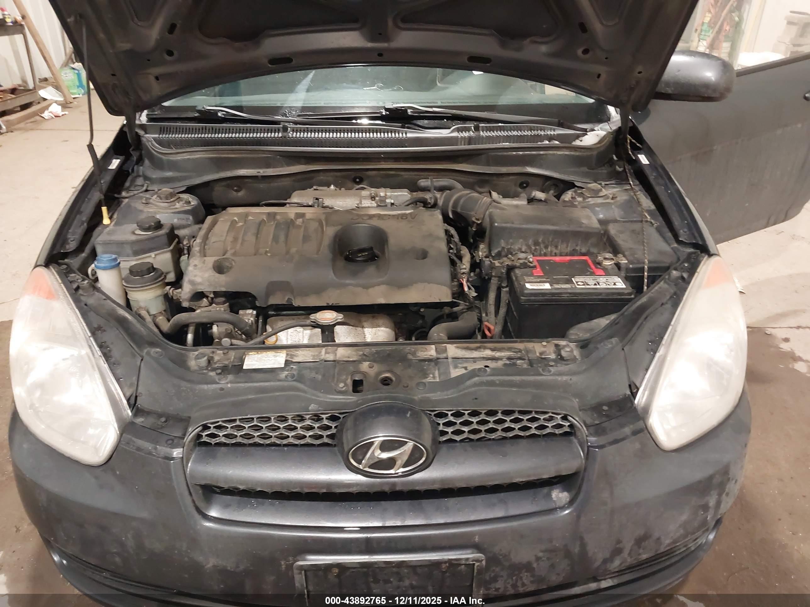 HYUNDAI ACCENT image 10