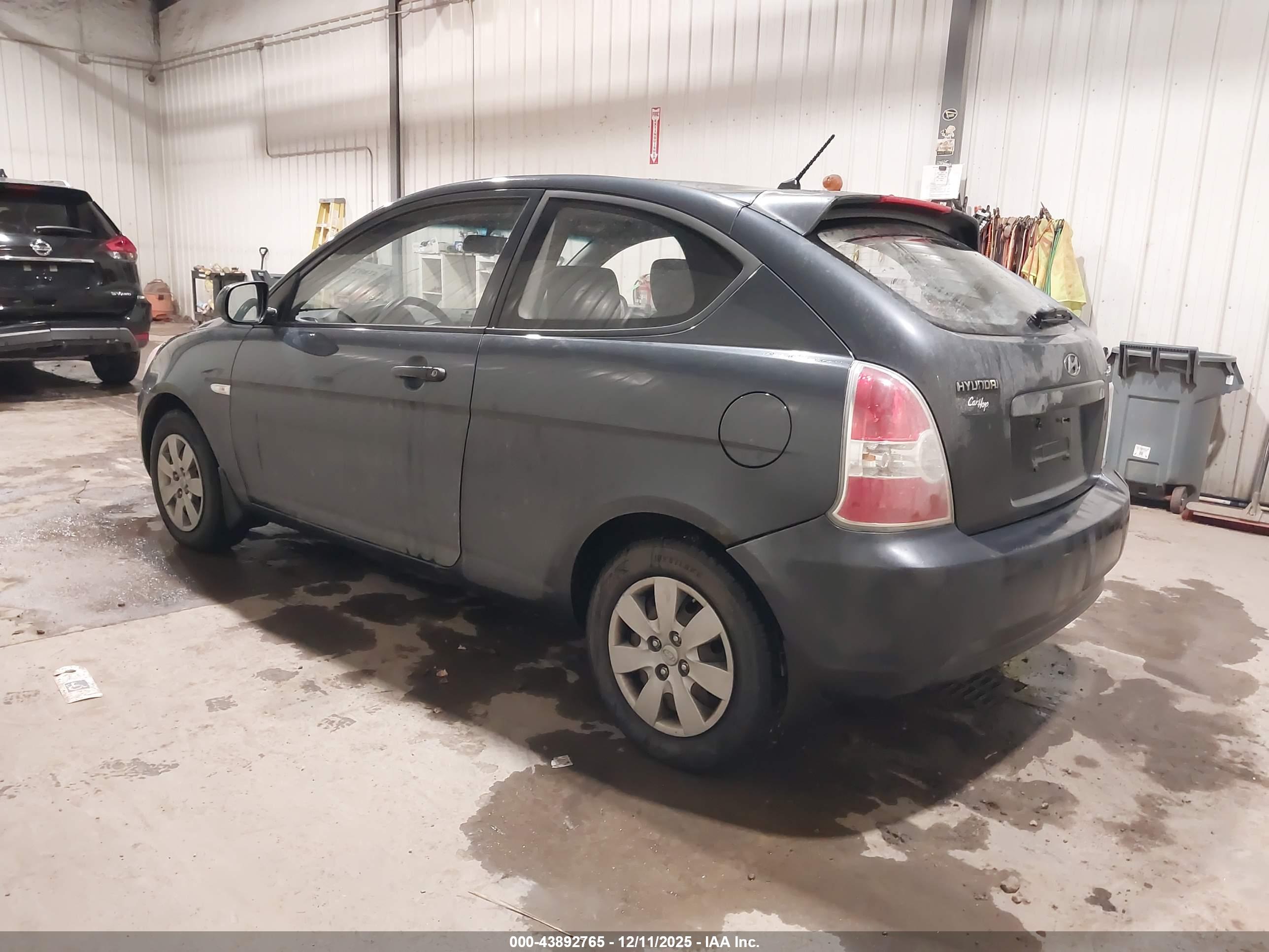HYUNDAI ACCENT image 3