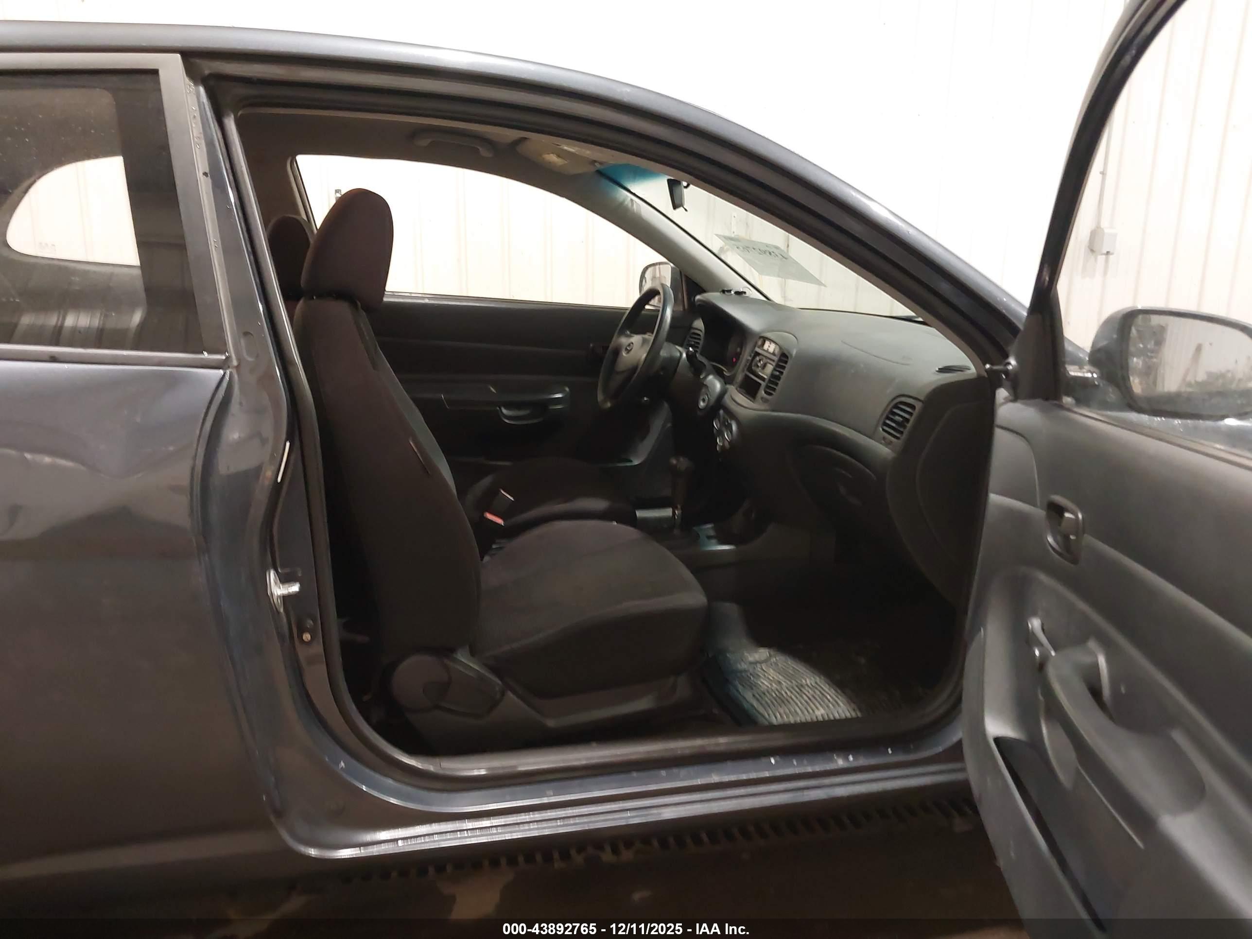 HYUNDAI ACCENT image 5