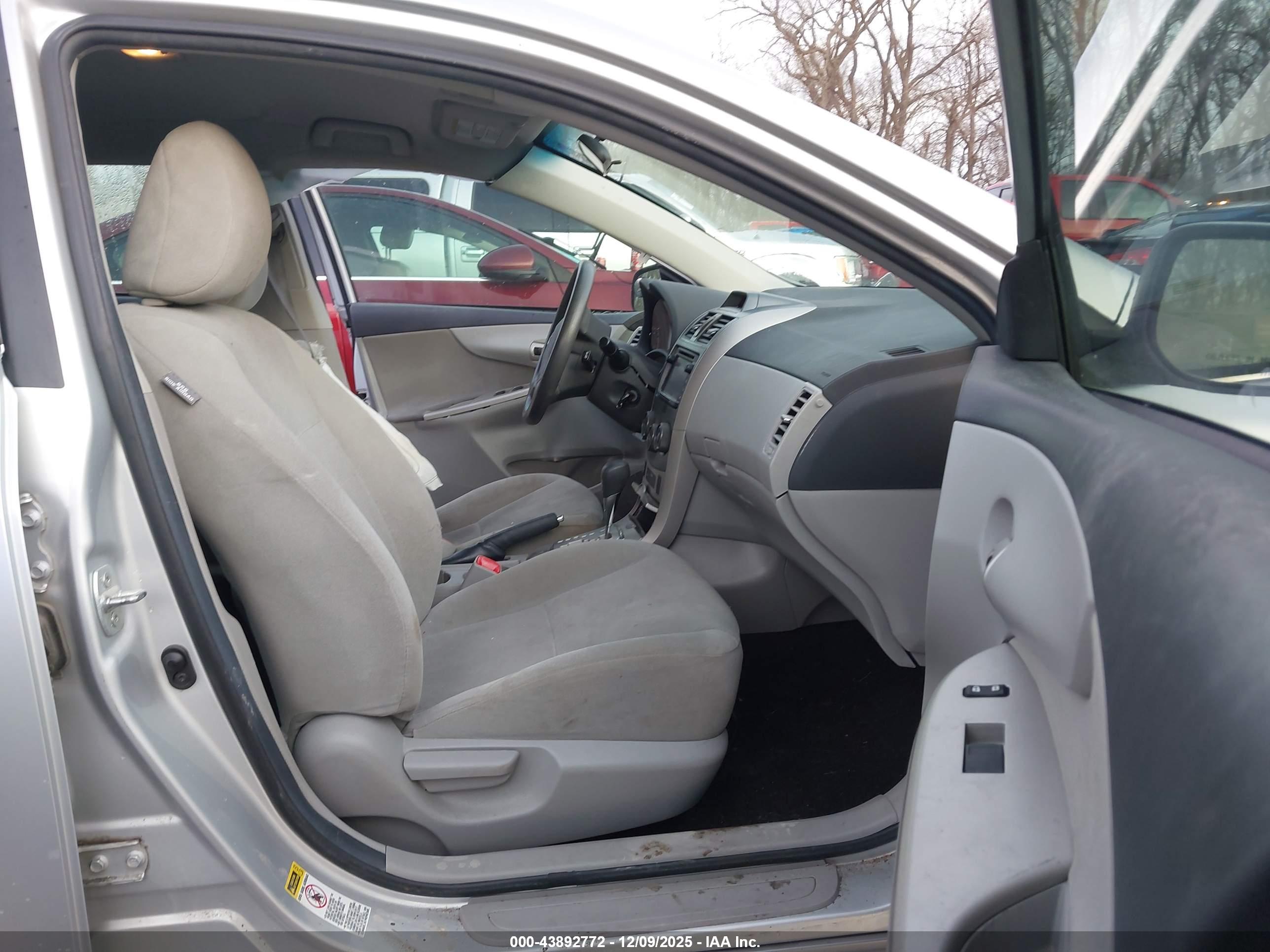 TOYOTA COROLLA image 5