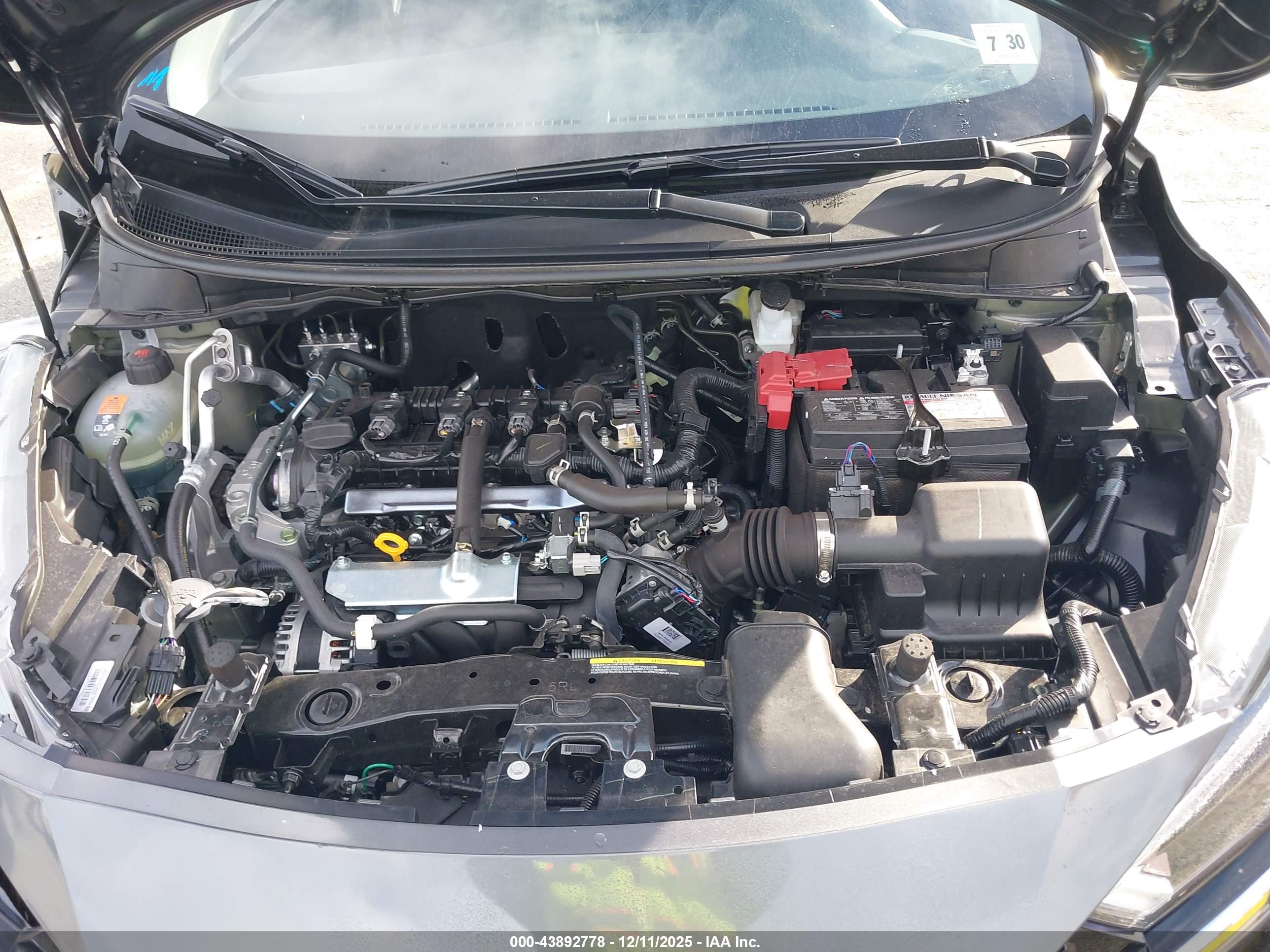 NISSAN VERSA image 10