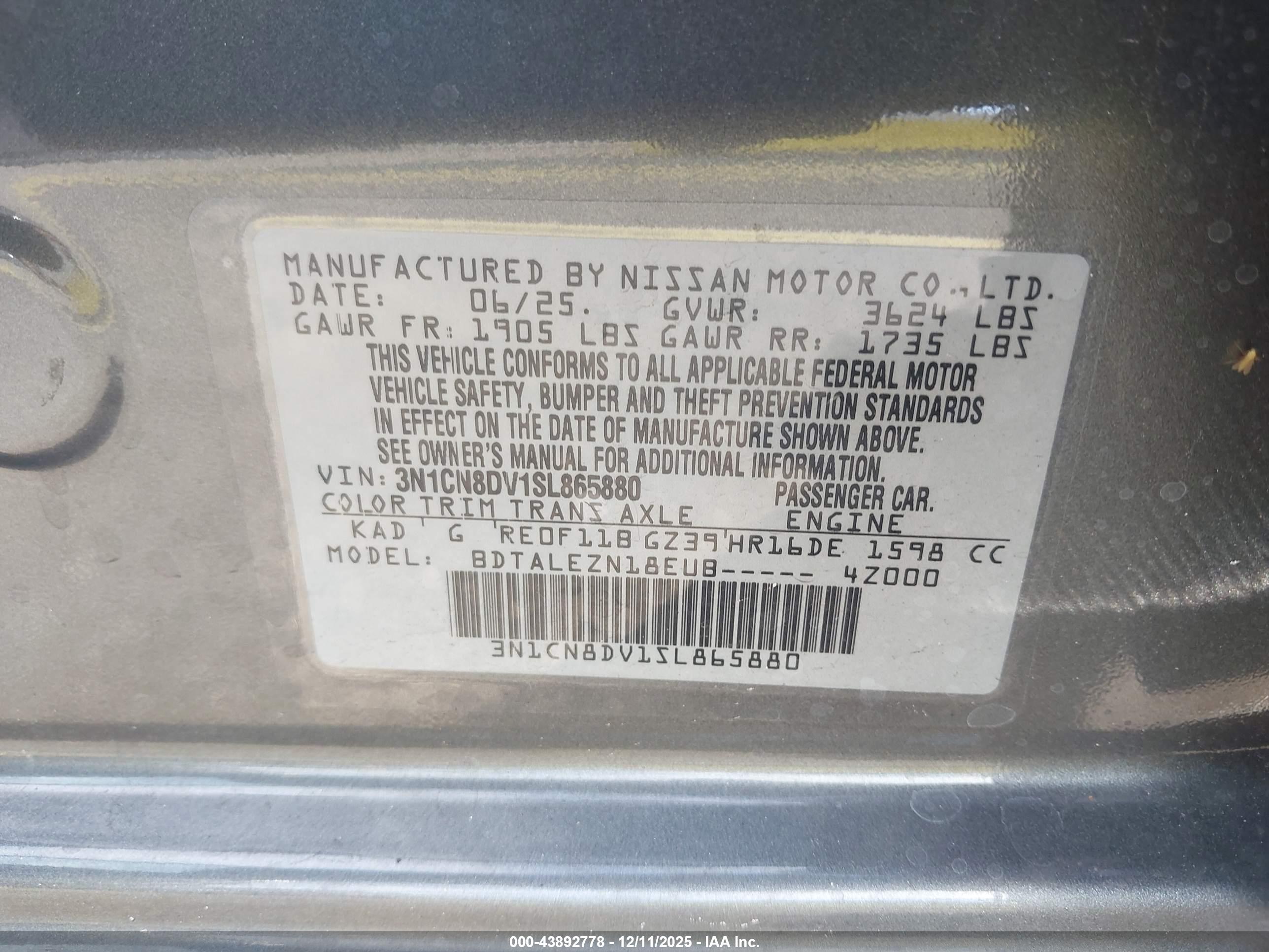 NISSAN VERSA image 9