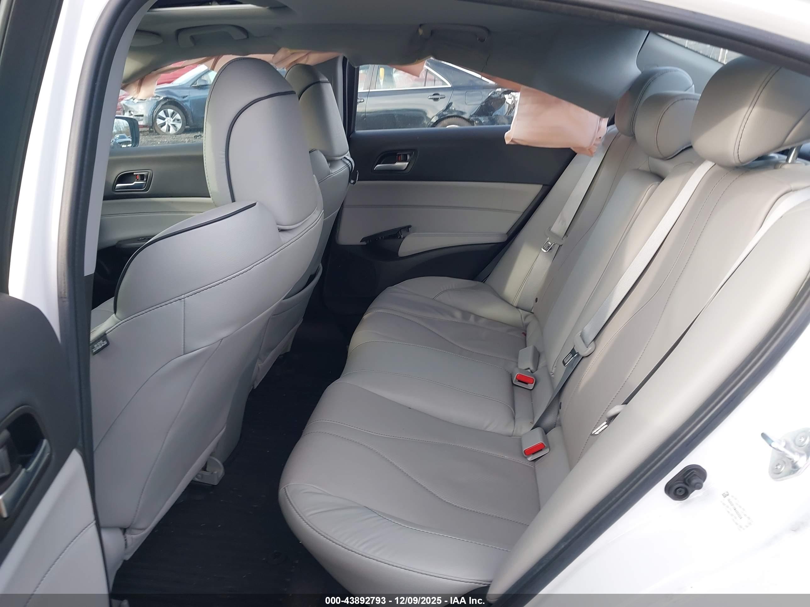 ACURA ILX image 8