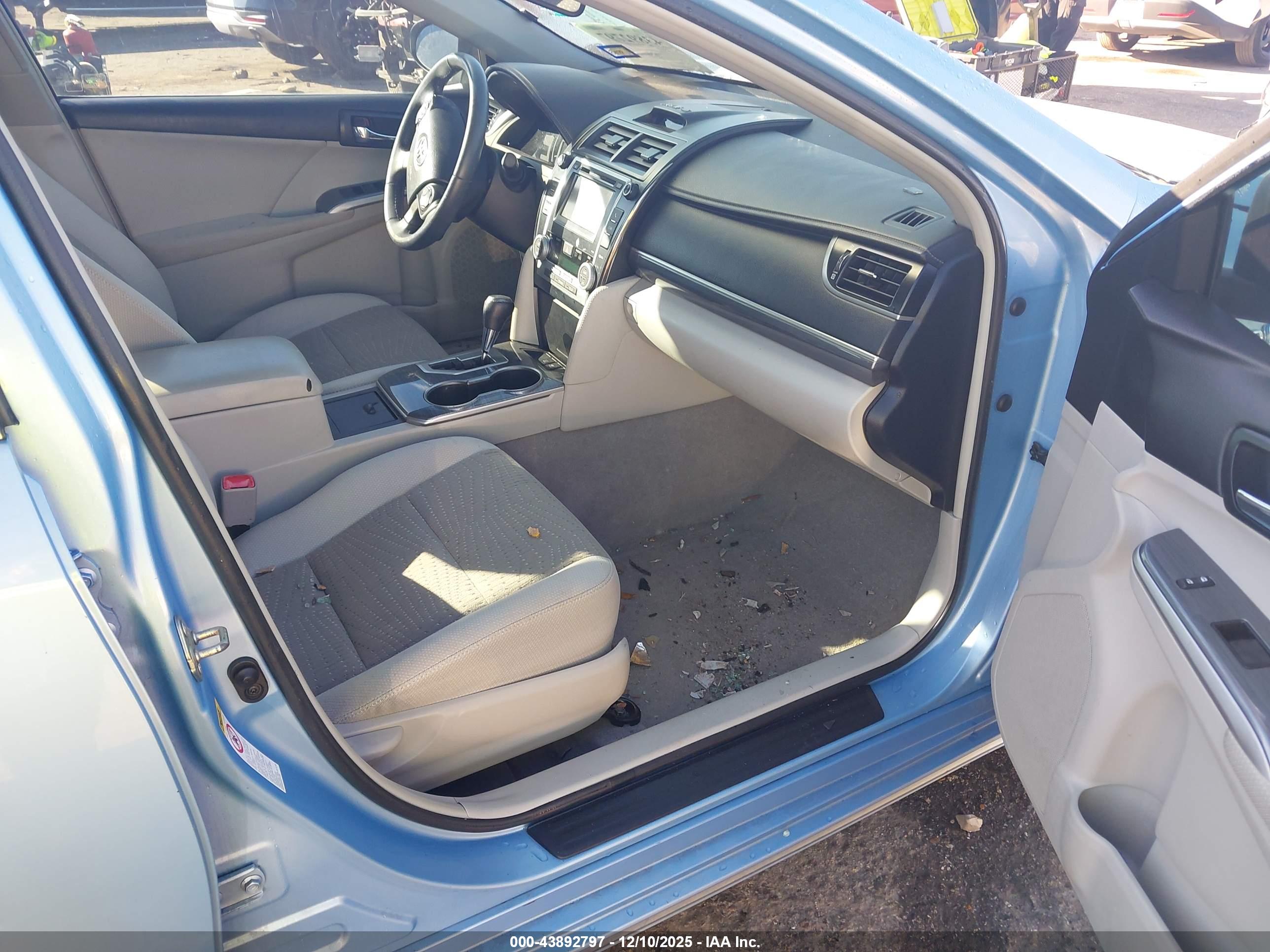 TOYOTA CAMRY image 5