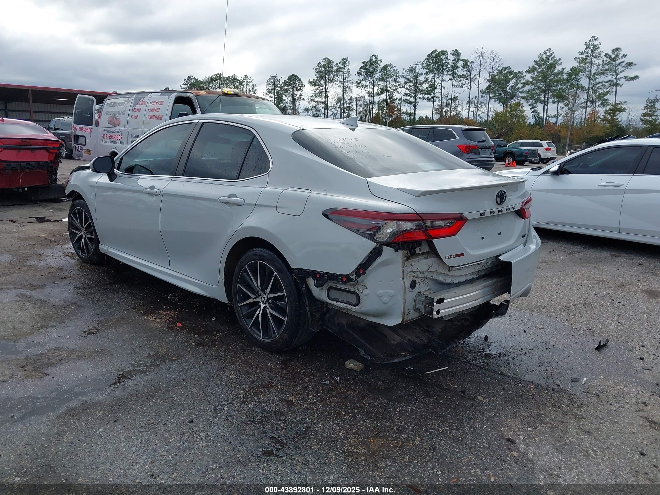 TOYOTA CAMRY image 3