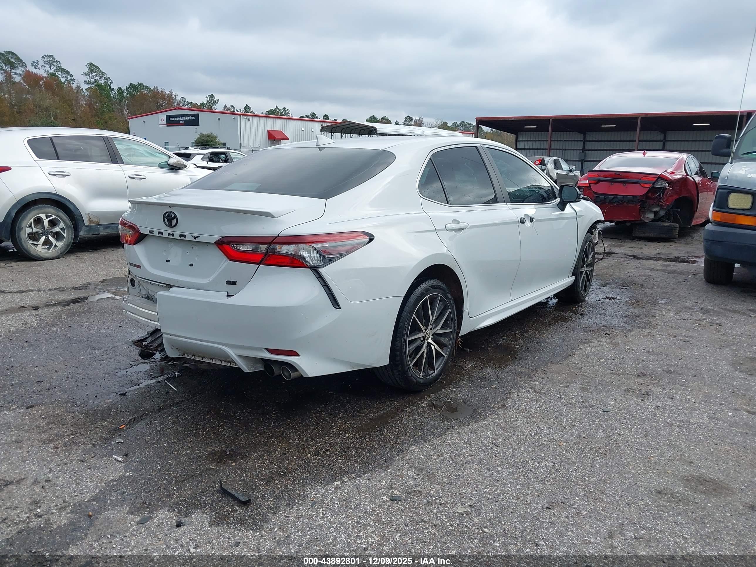 TOYOTA CAMRY image 4