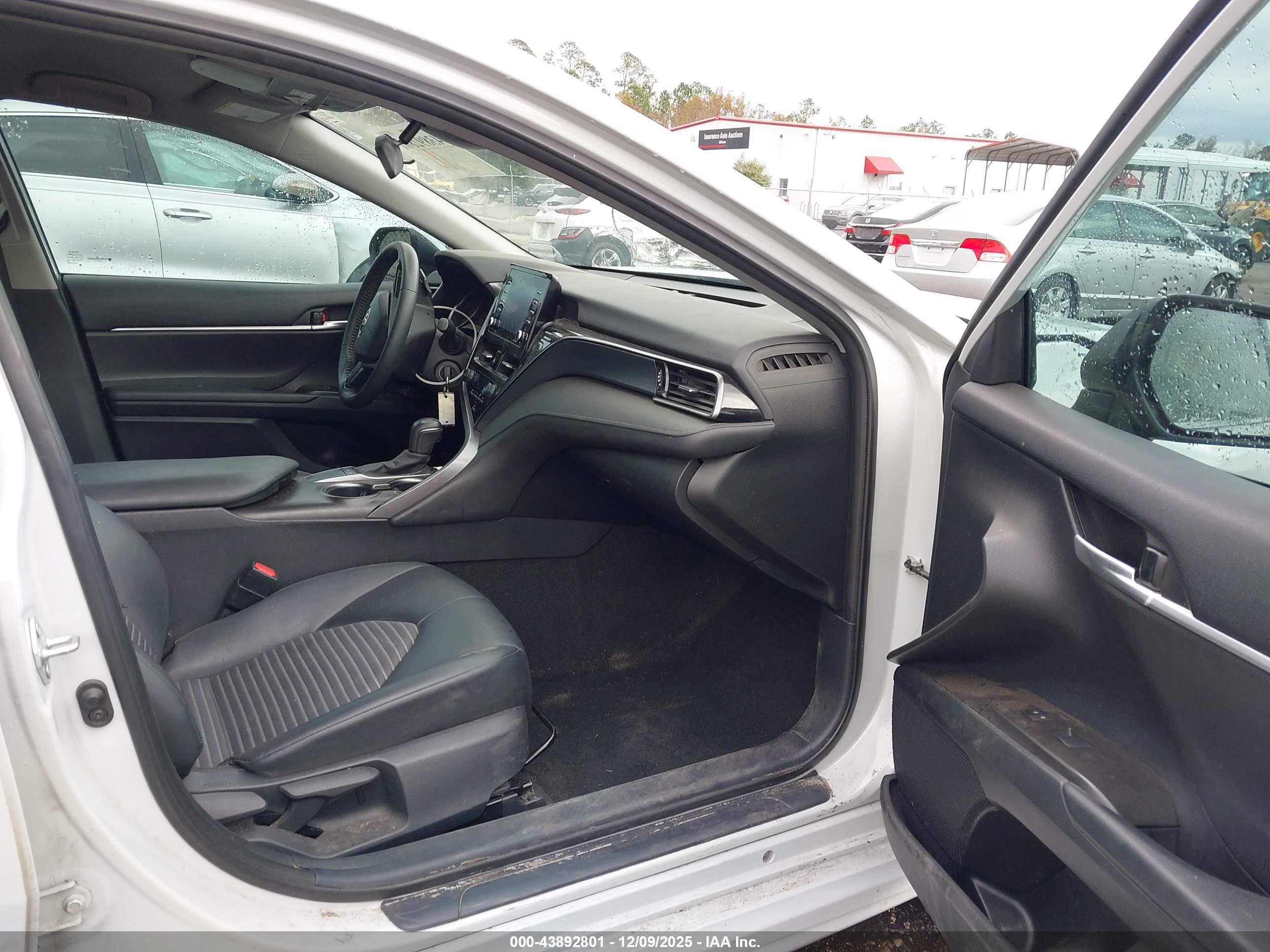TOYOTA CAMRY image 5