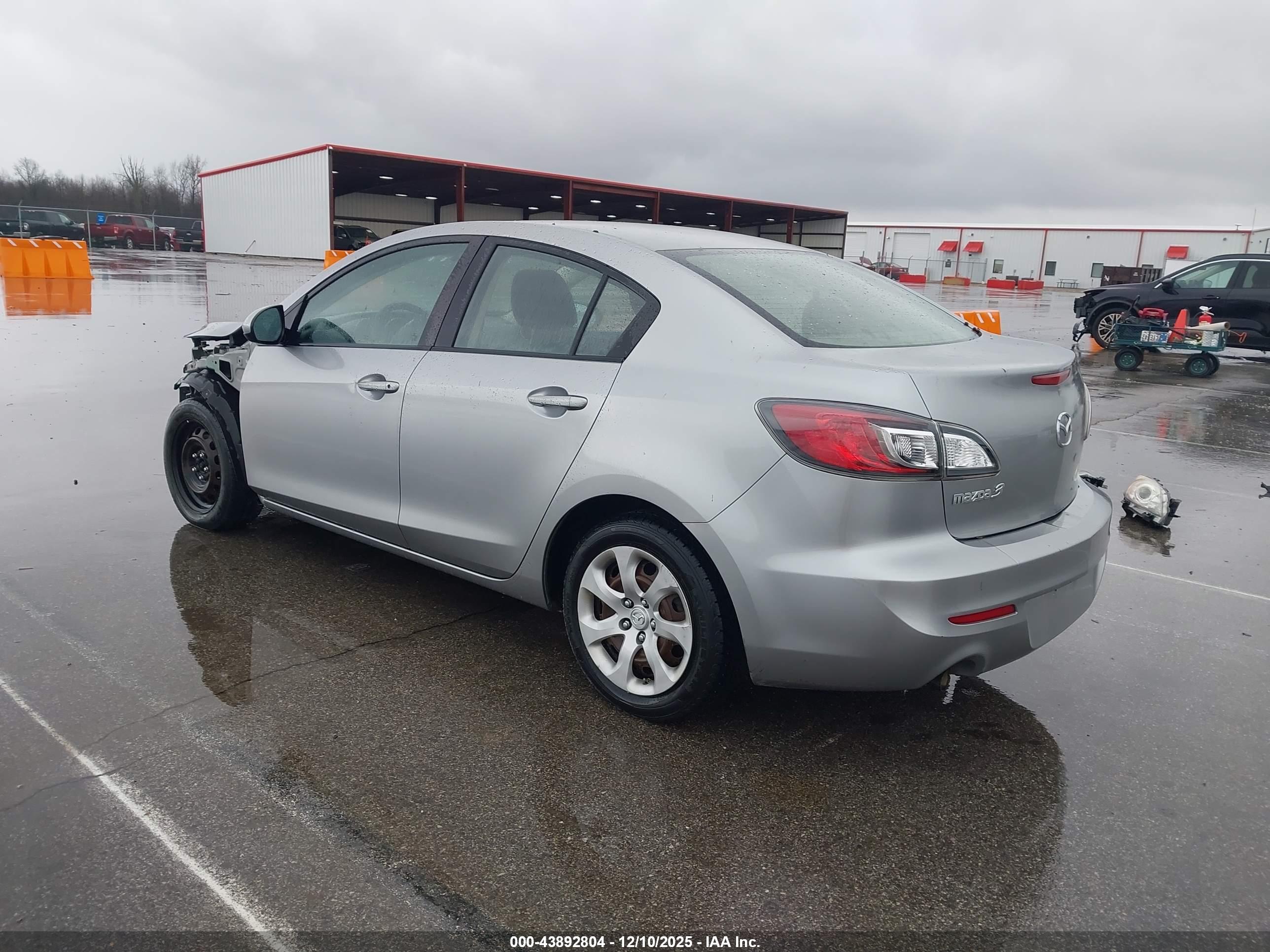 MAZDA MAZDA3 image 3