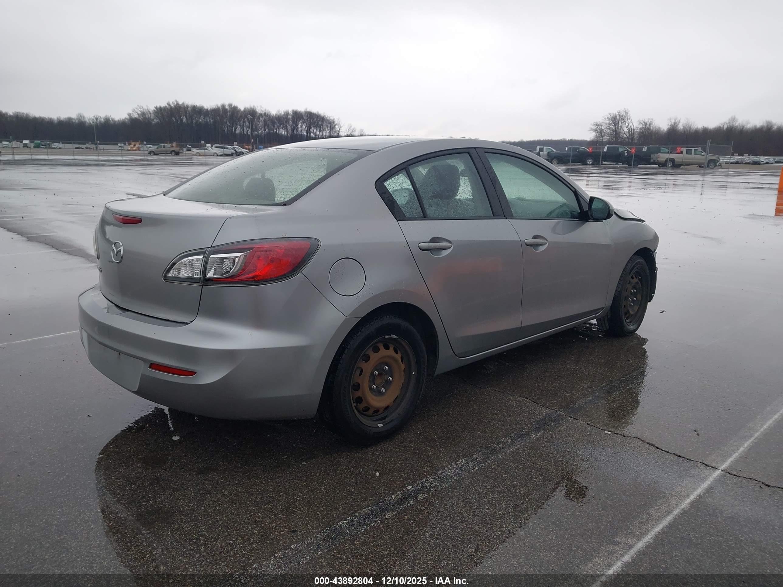 MAZDA MAZDA3 image 4