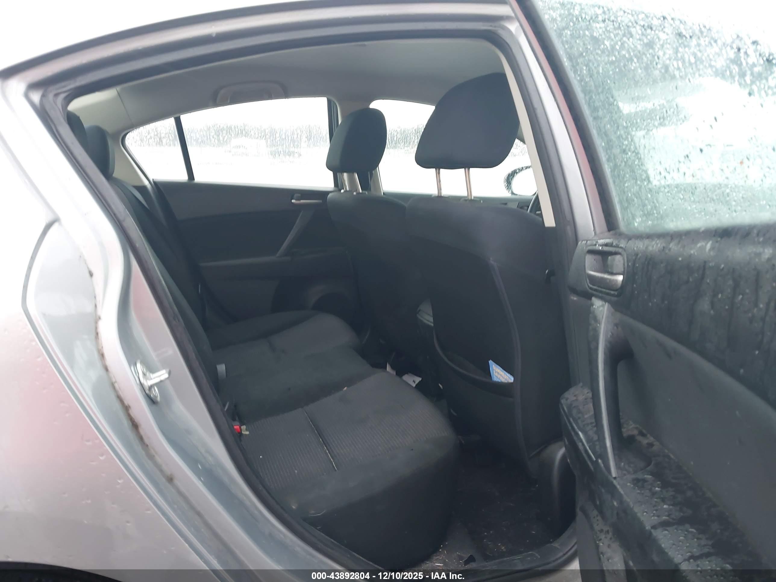 MAZDA MAZDA3 image 8