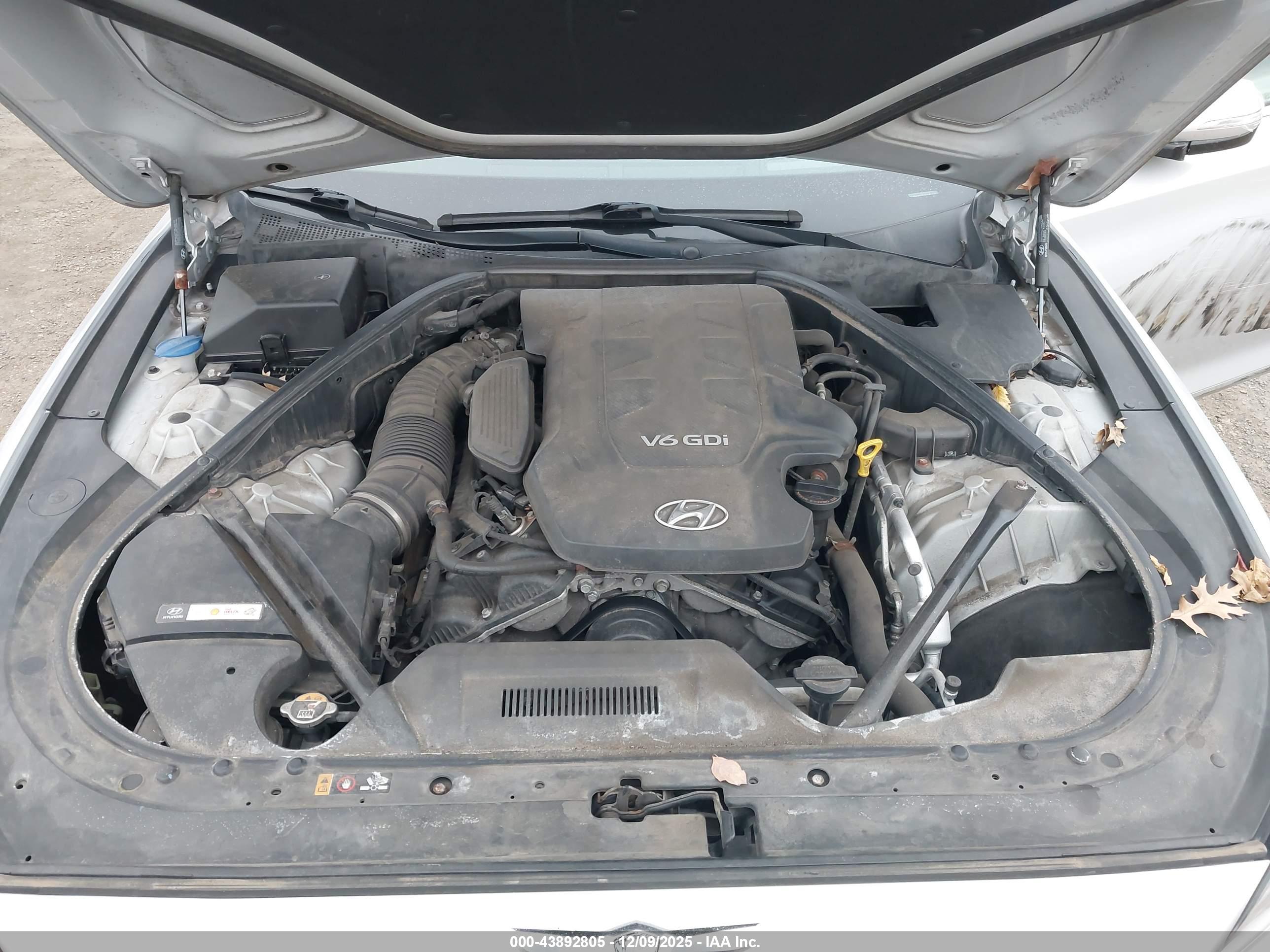 HYUNDAI GENESIS image 10