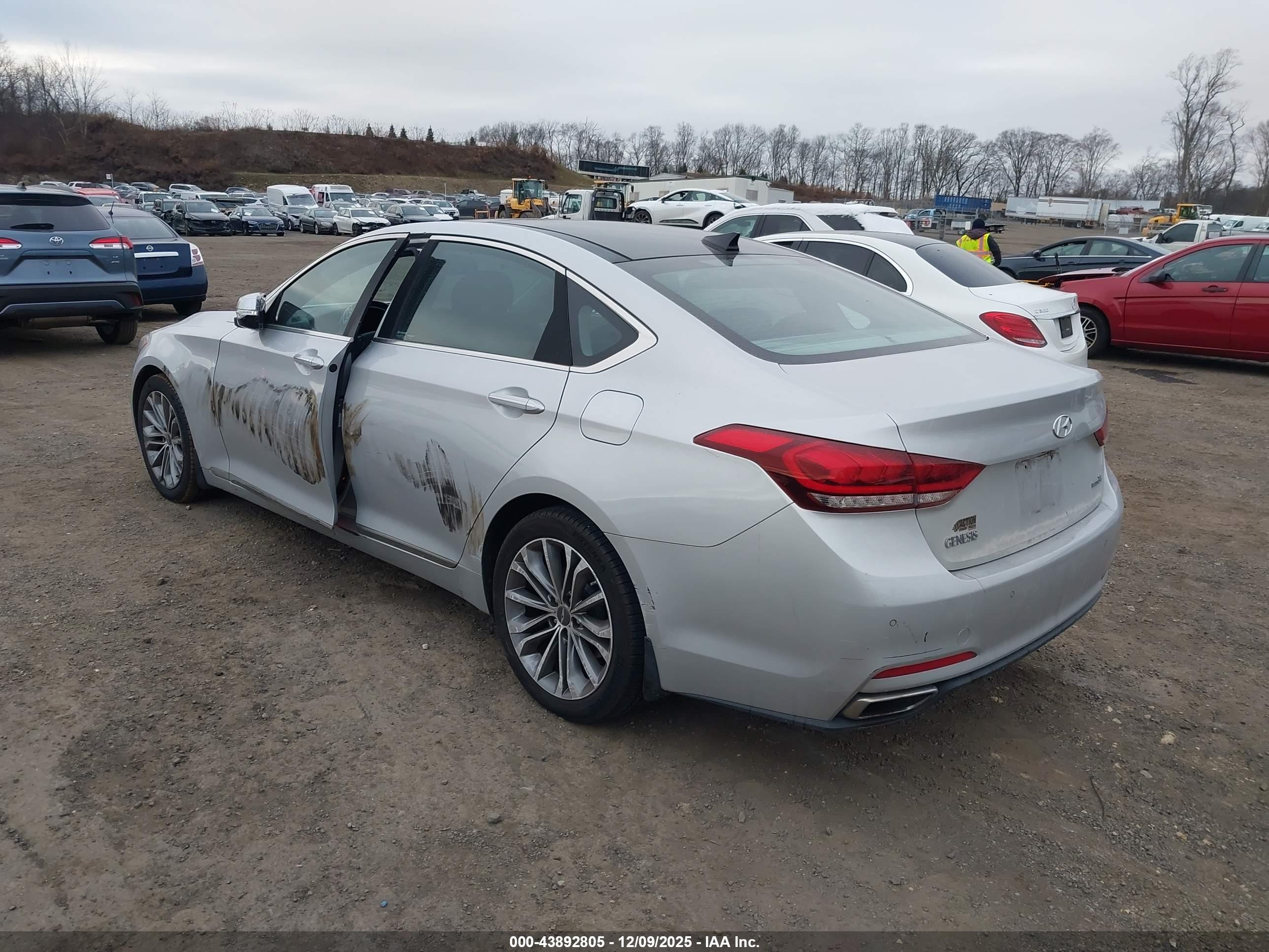 HYUNDAI GENESIS image 3